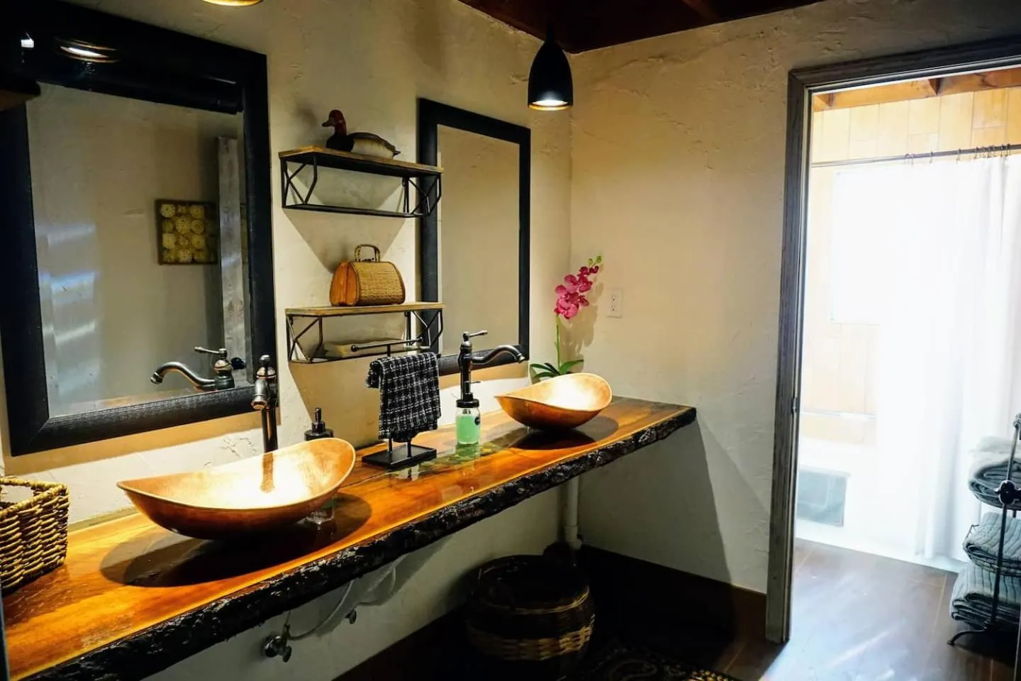 The Nature House a Secluded Waterfront Cabin