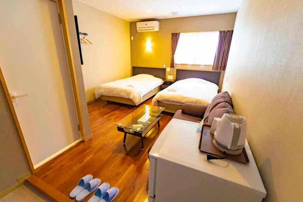 Photo of the whole room, Bed in Beach Resort Hotel Kalakaua