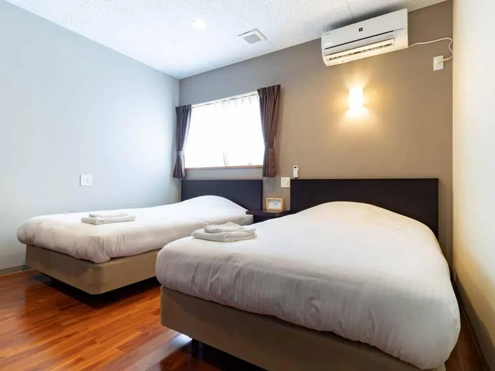 Bed in Beach Resort Hotel Kalakaua