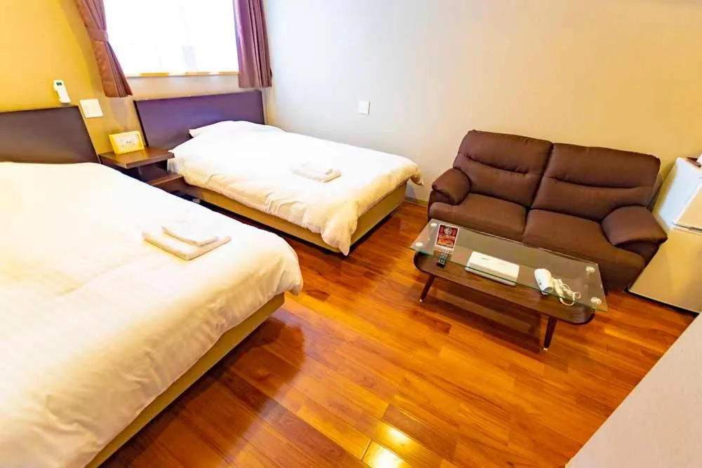 Photo of the whole room, Bed in Beach Resort Hotel Kalakaua