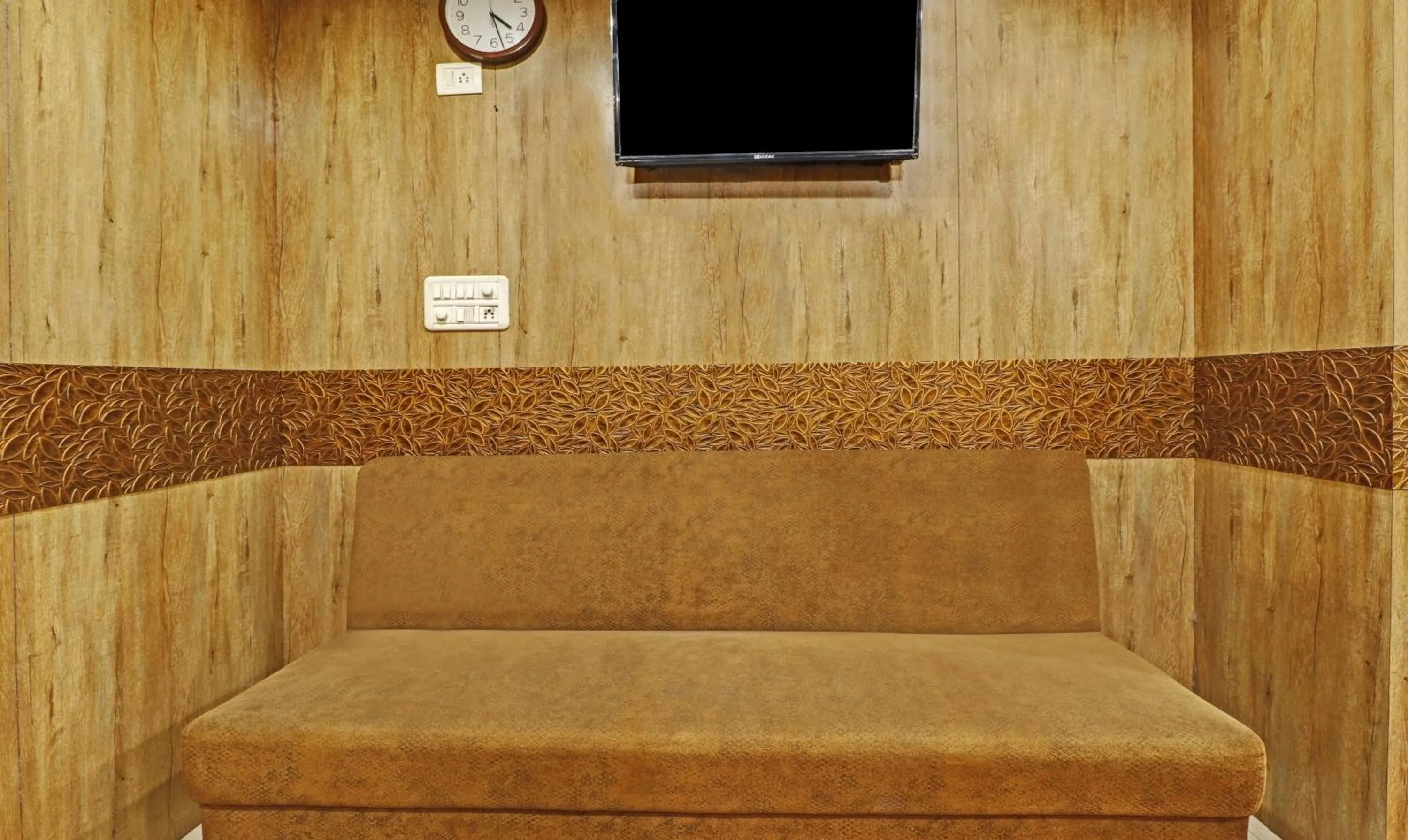 Seating area in Itsy Hotels HSR Comfort