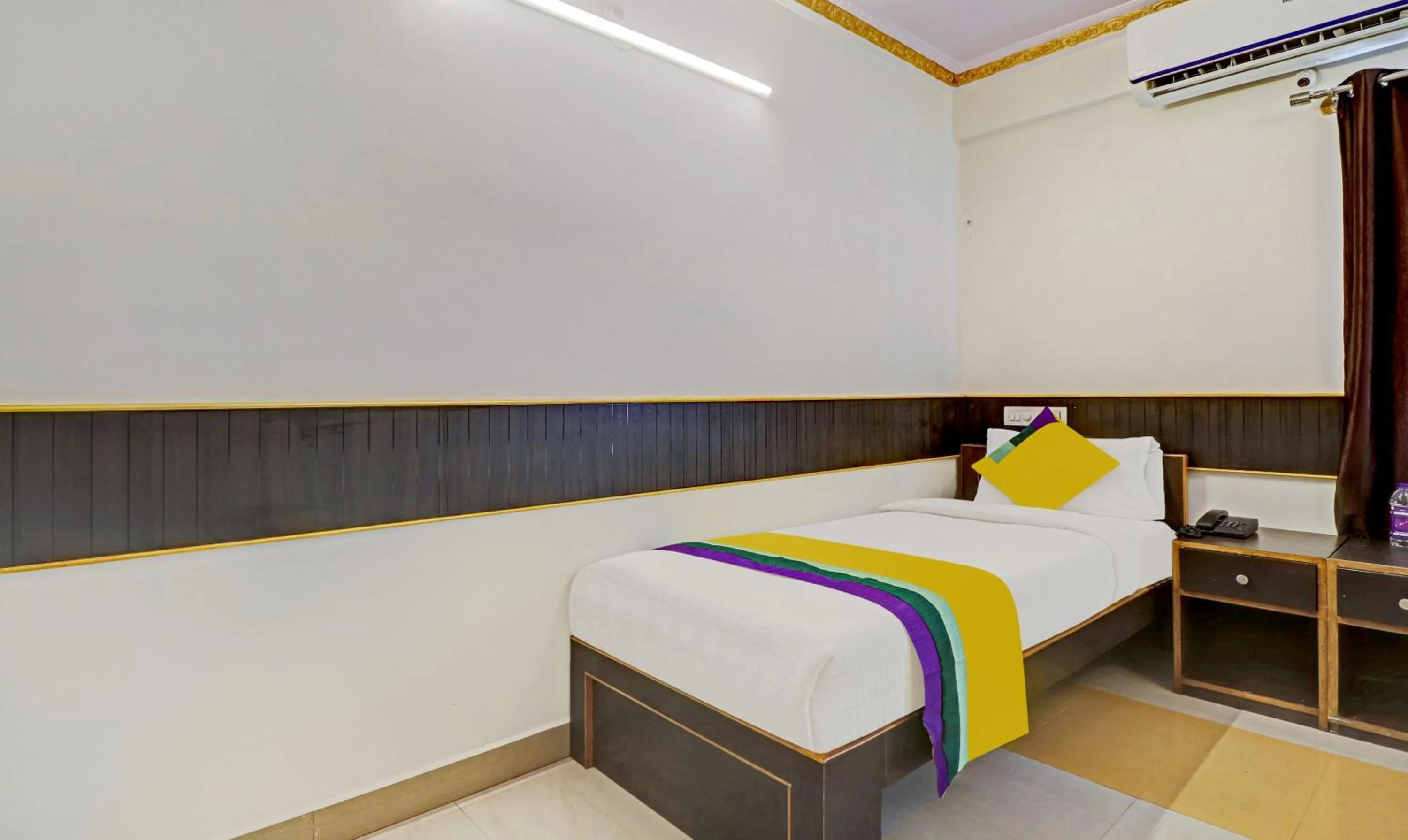 Bedroom, Bed in Itsy Hotels HSR Comfort
