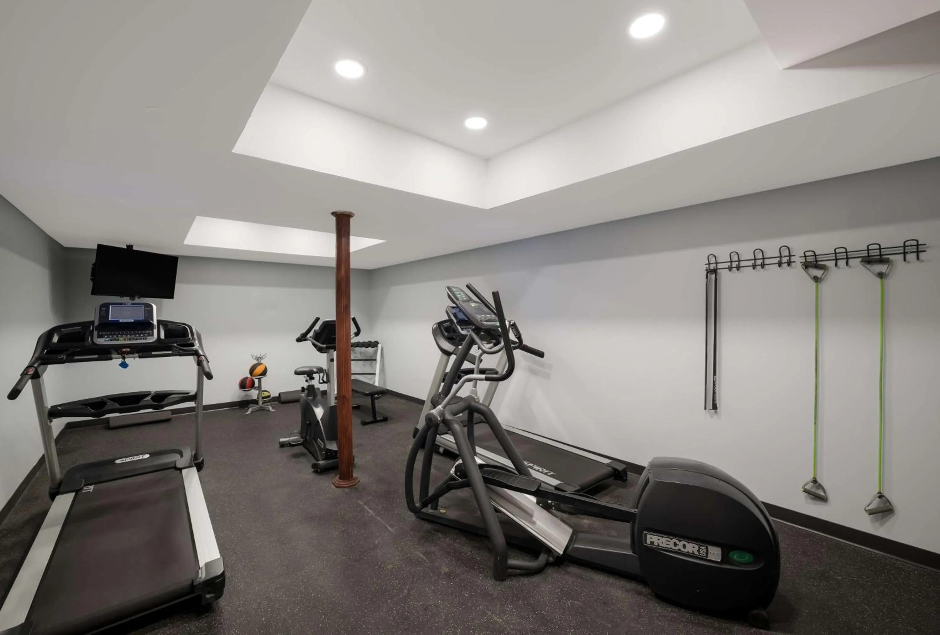 Fitness centre/facilities in SureStay Plus by Best Western Woodbury Inn