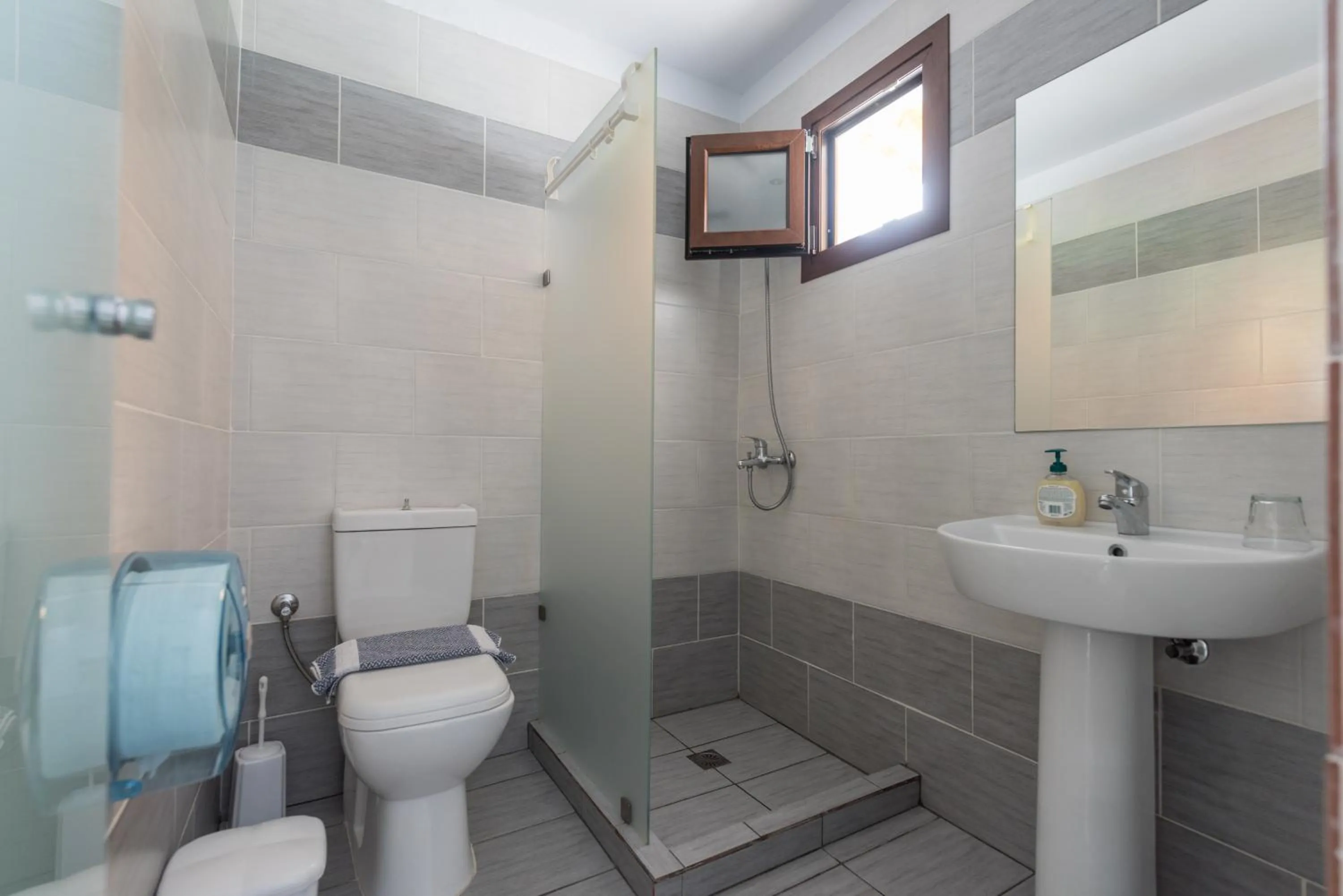 Bathroom in STRAWBERRY Skiathos