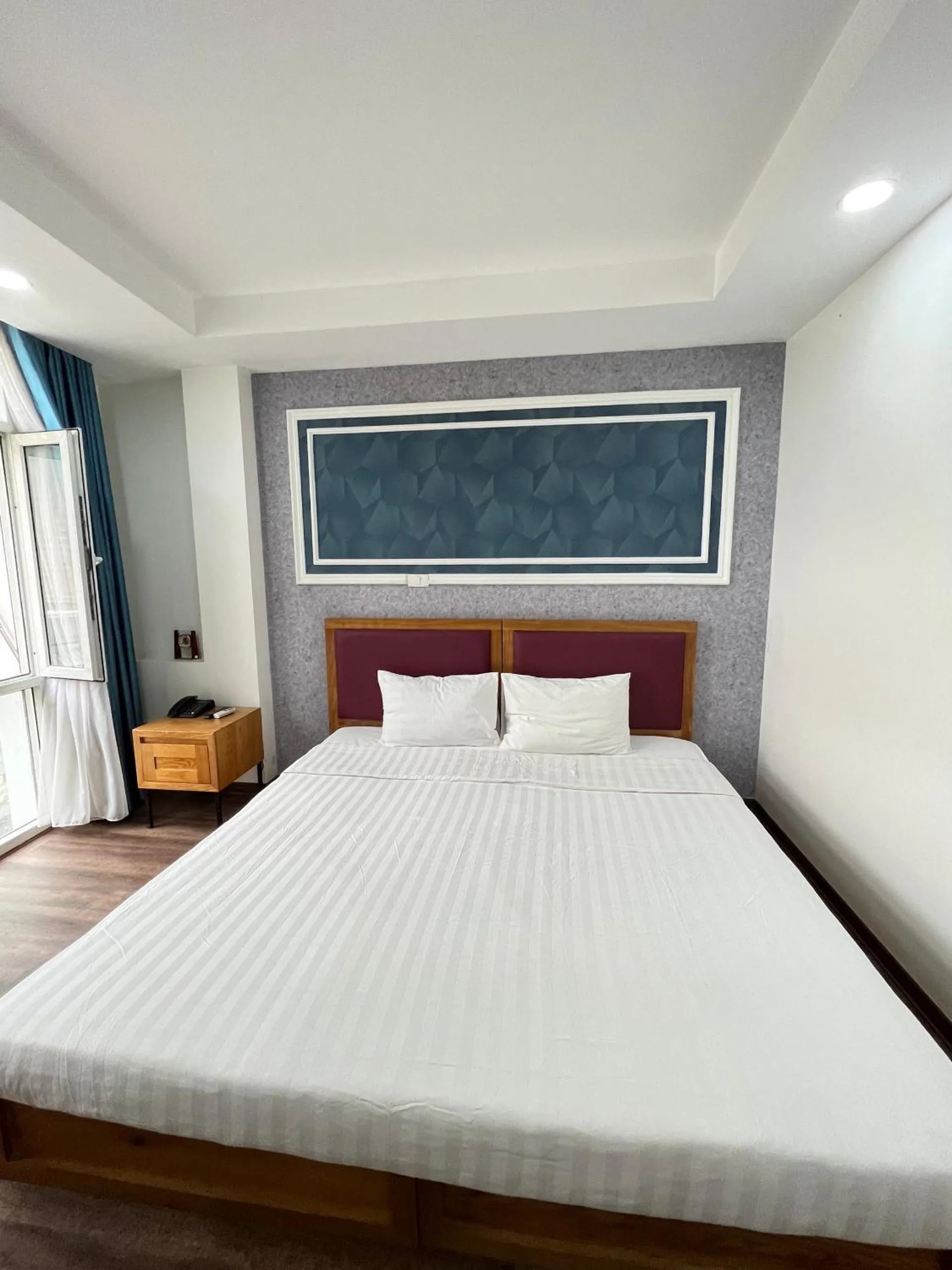 Bed in Holiday Suites Hotel & Spa