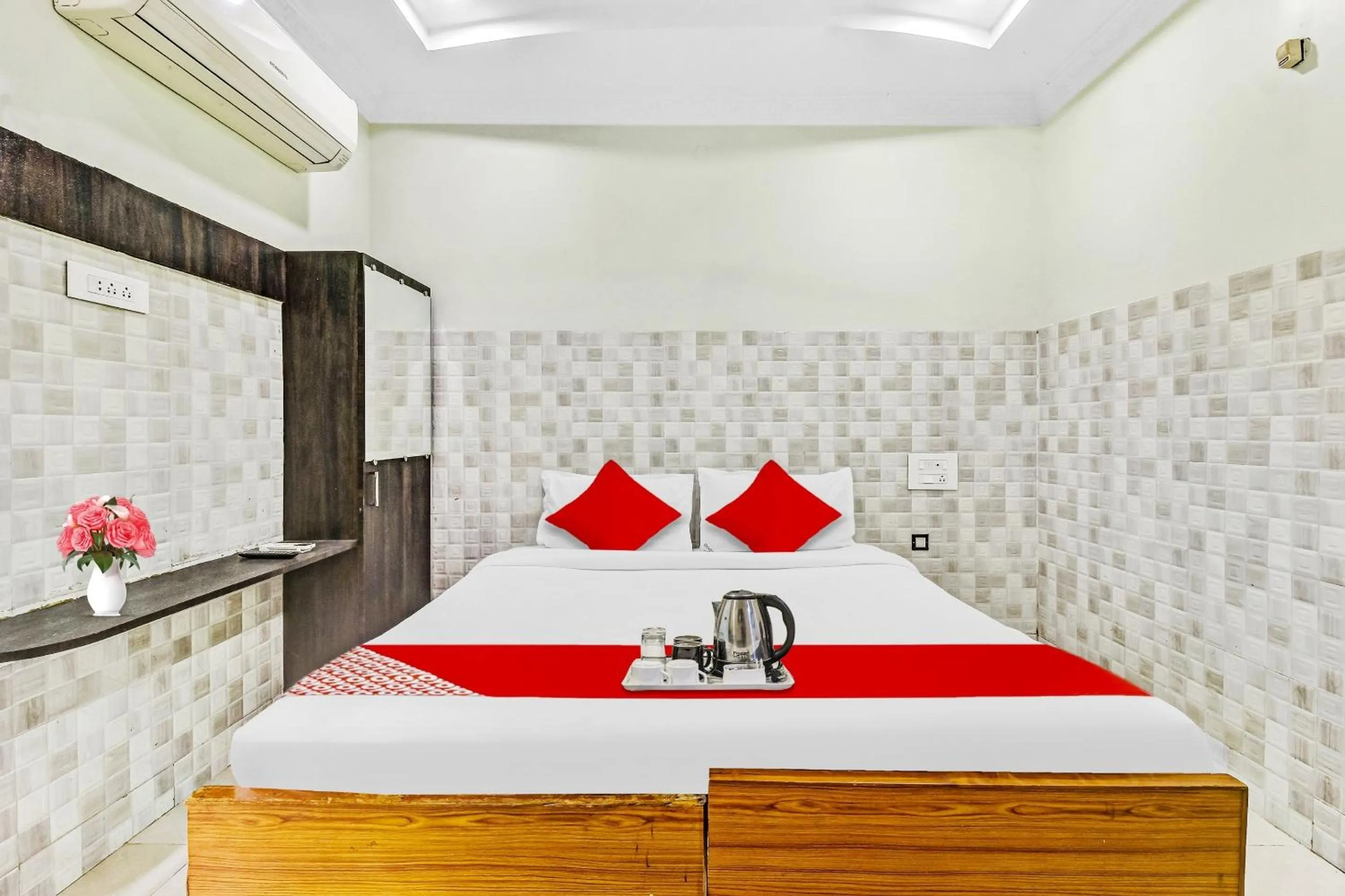 Bedroom, Bed in Super Hotel O Sridhar