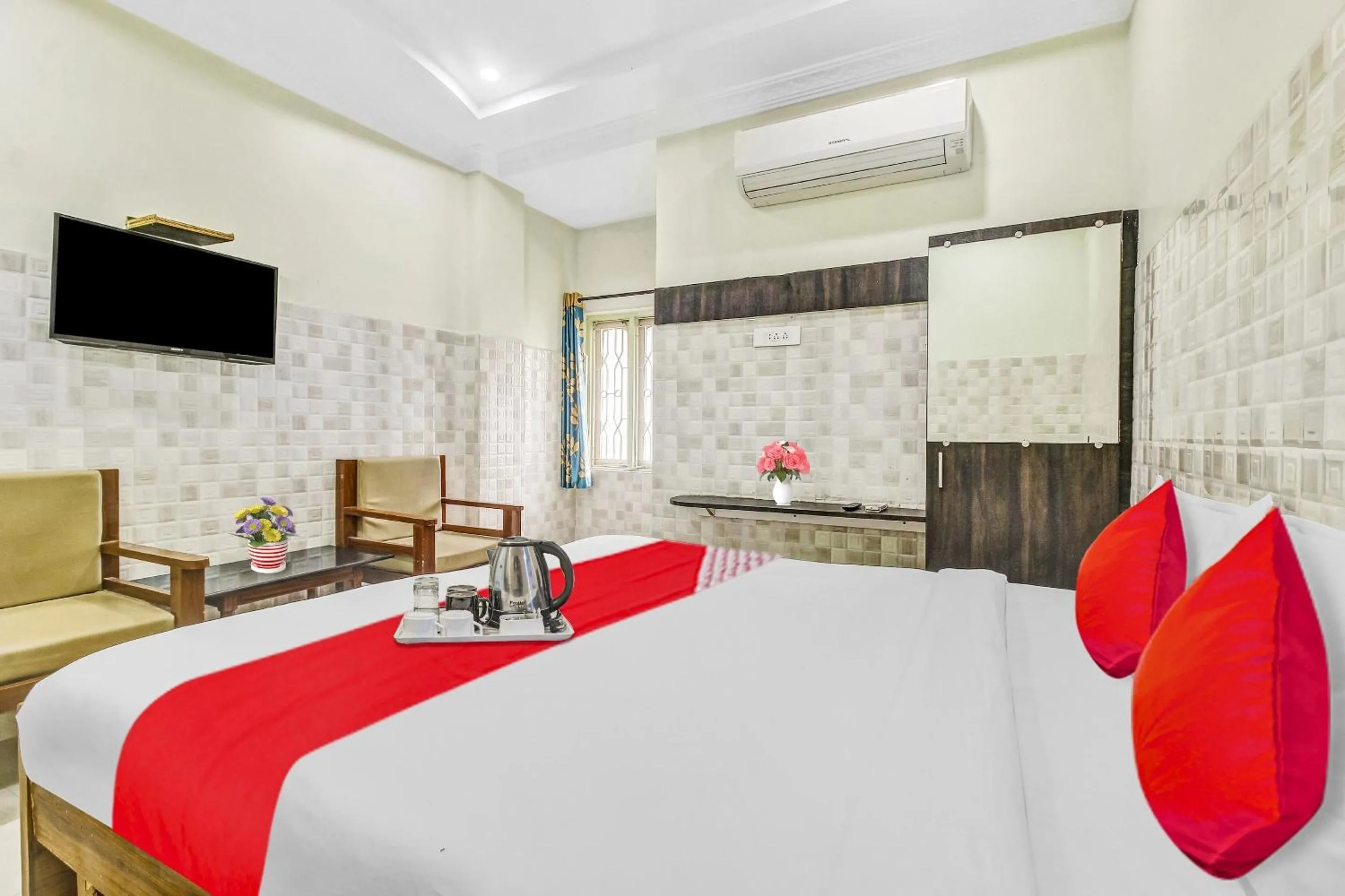 Bedroom, Bed in Super Hotel O Sridhar