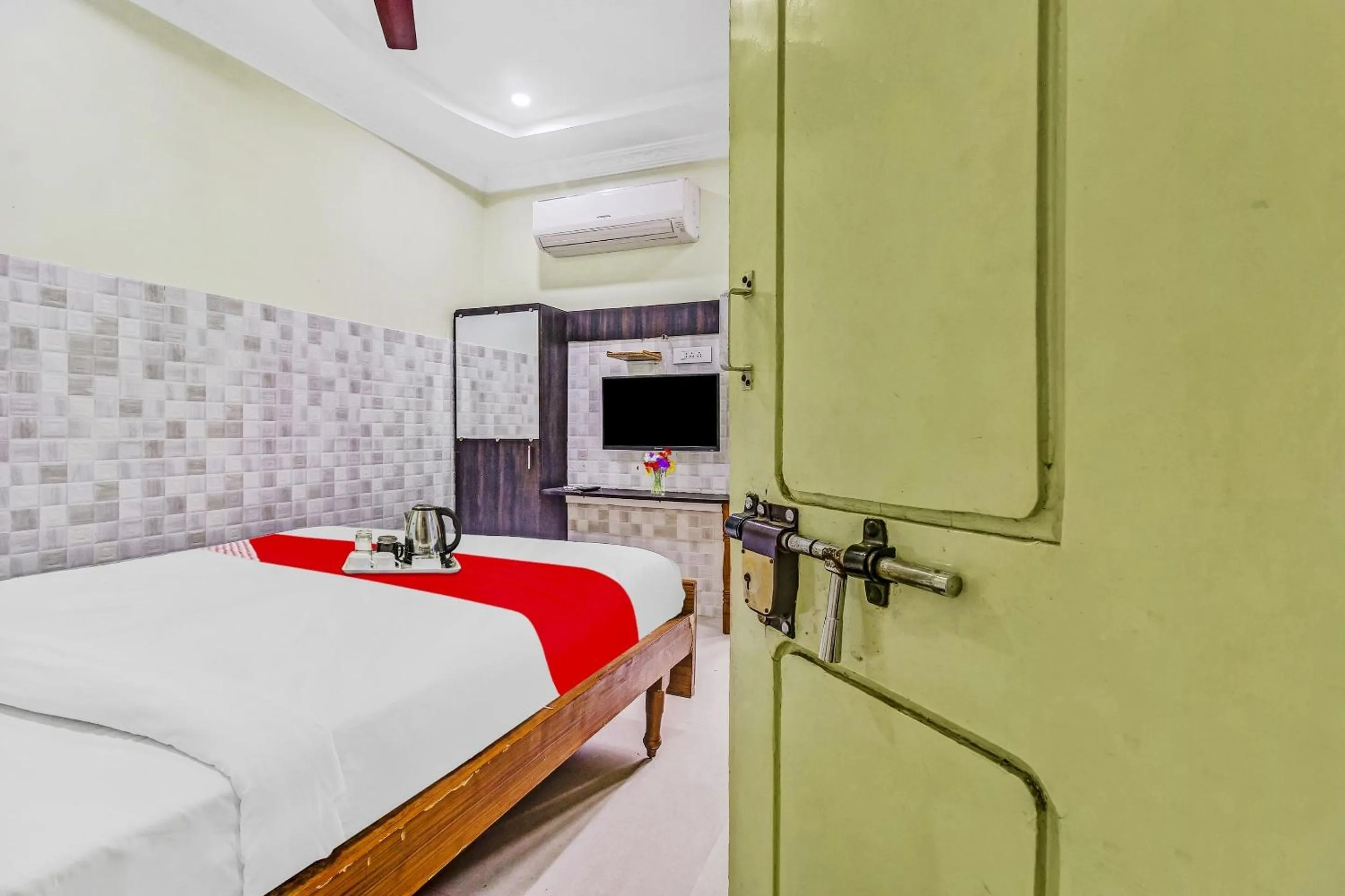 Bedroom, Bed in Super Hotel O Sridhar