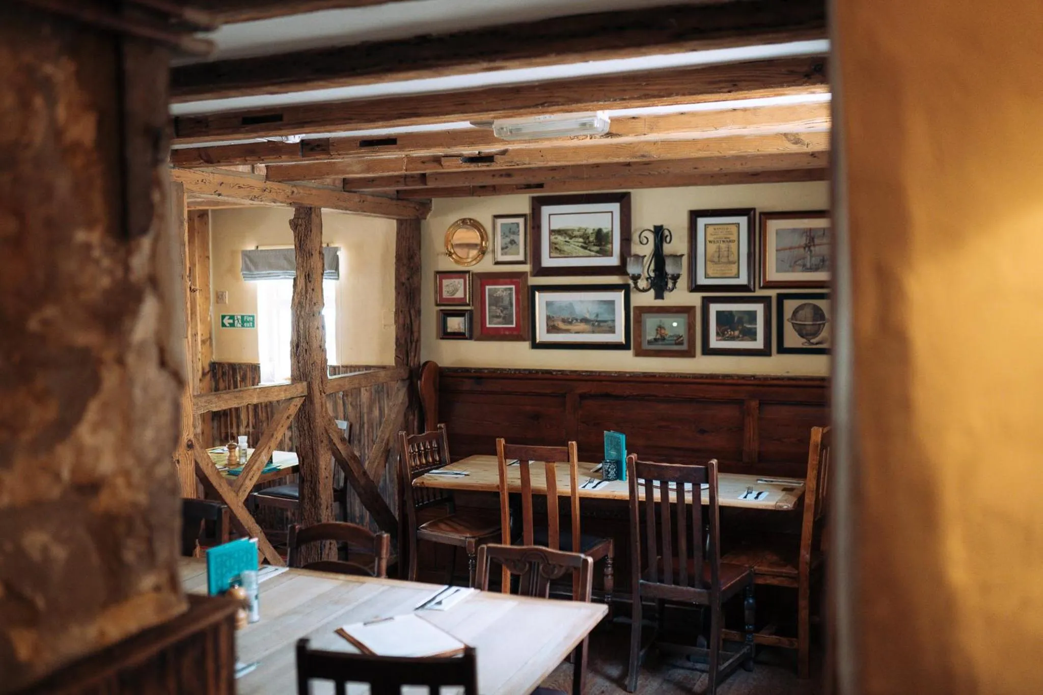 Restaurant/places to eat in The Smugglers Inn