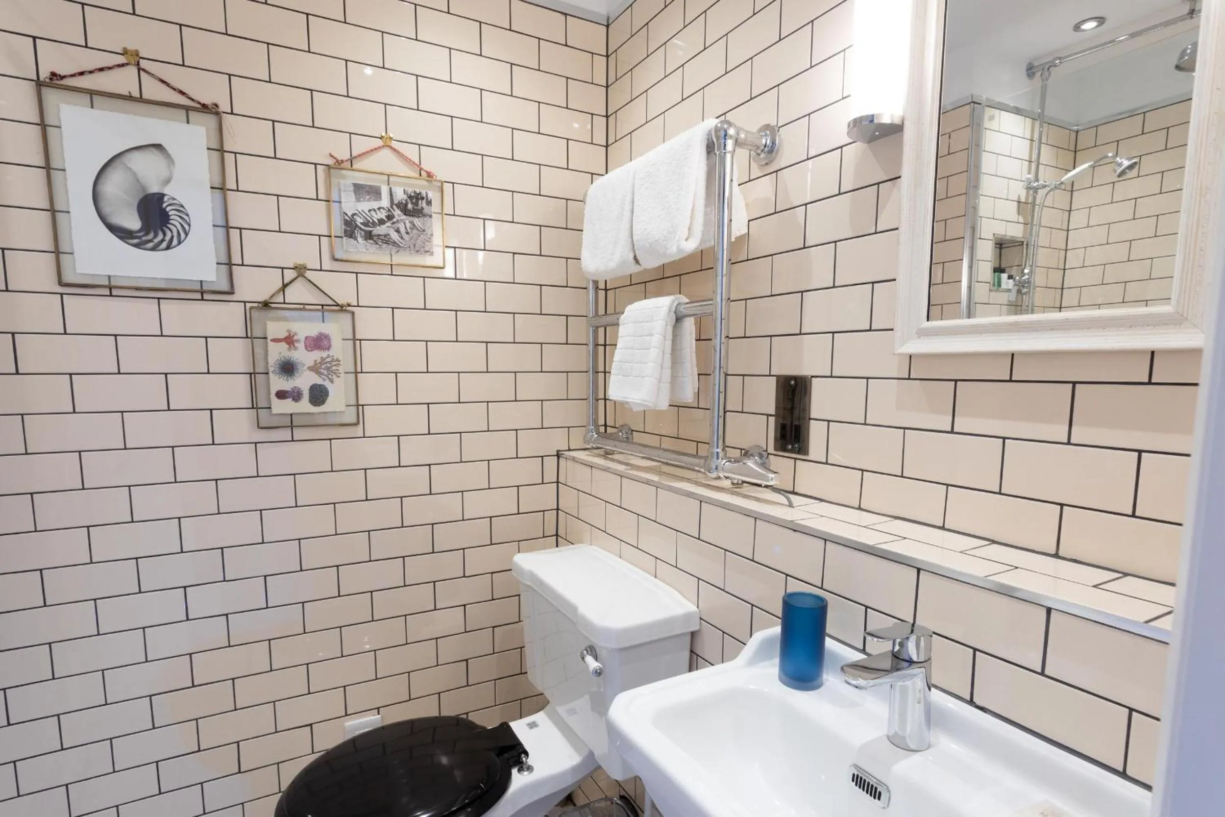 Toilet in The Smugglers Inn