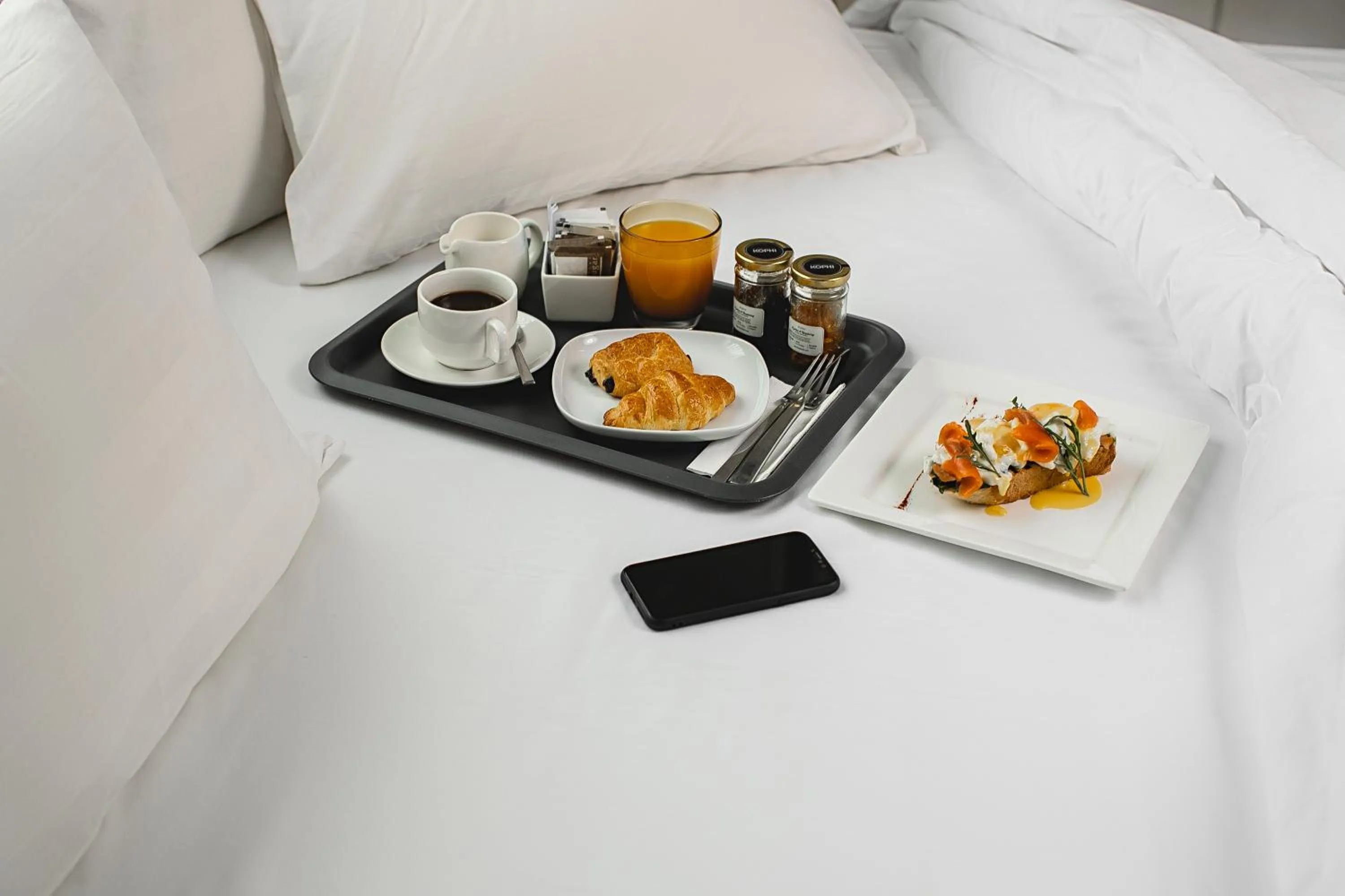 Food and drinks, Bed in Residence26