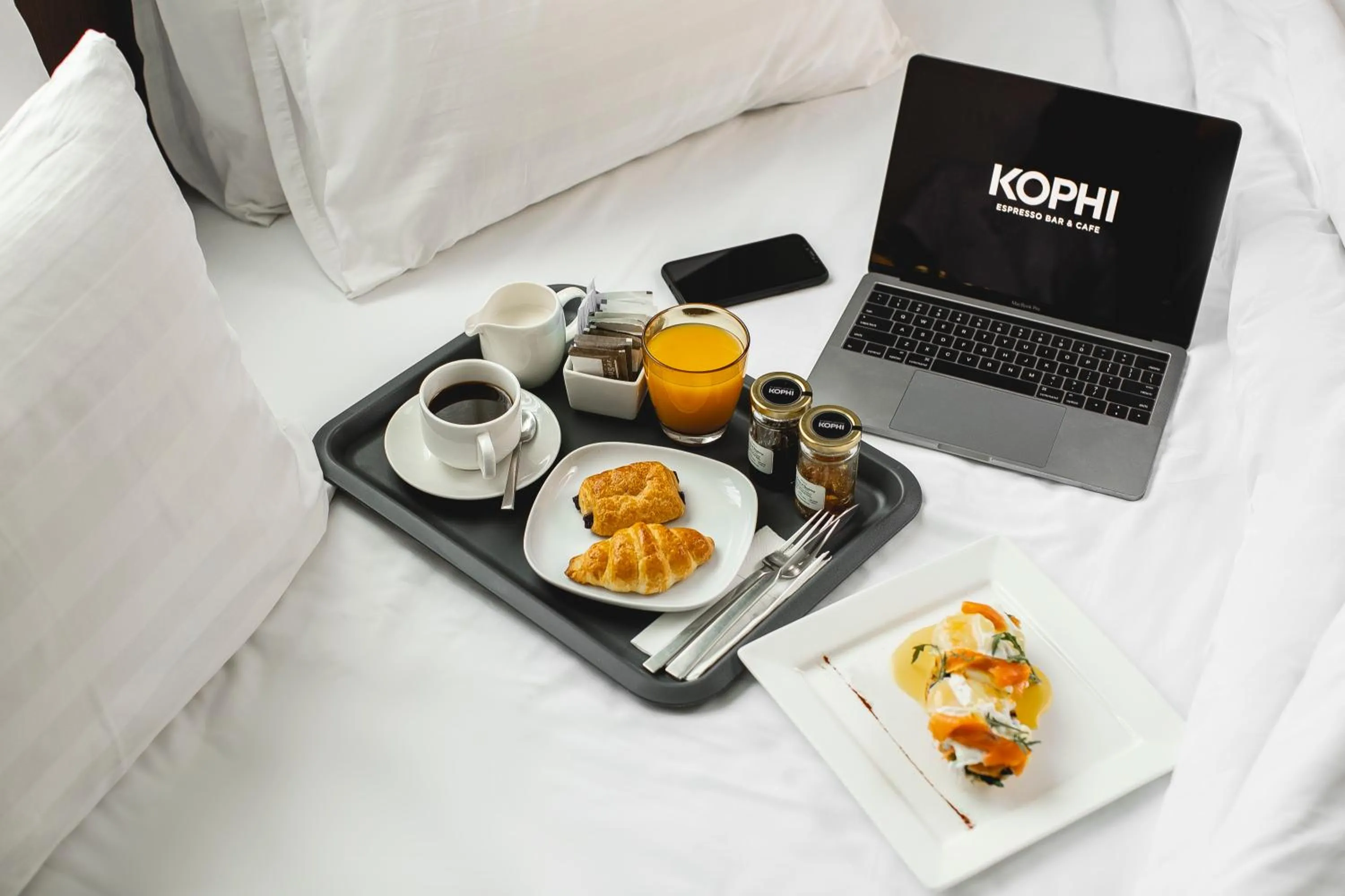 Food and drinks, Bed in Residence26