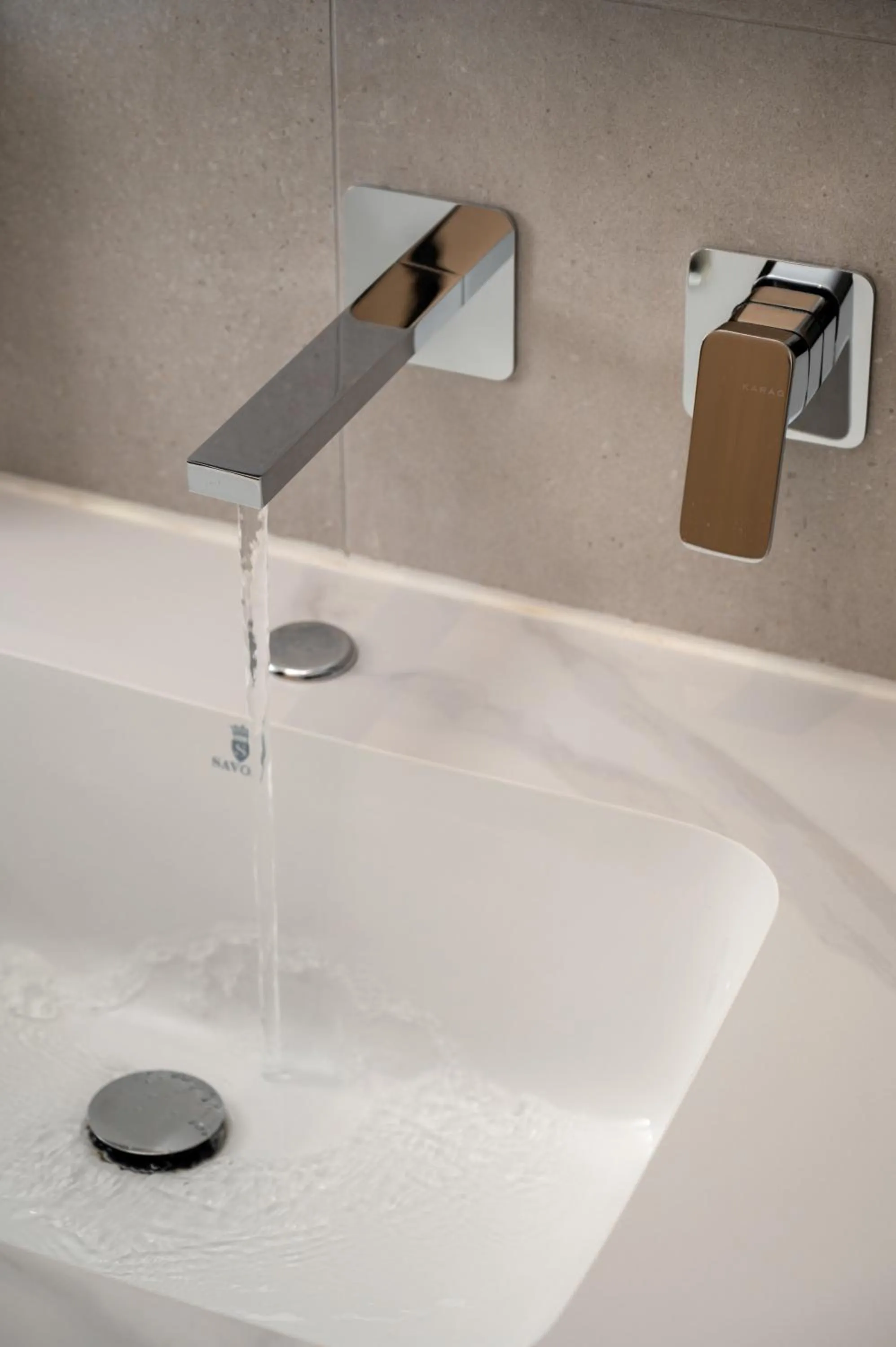 Bathroom in Nikos Hotel