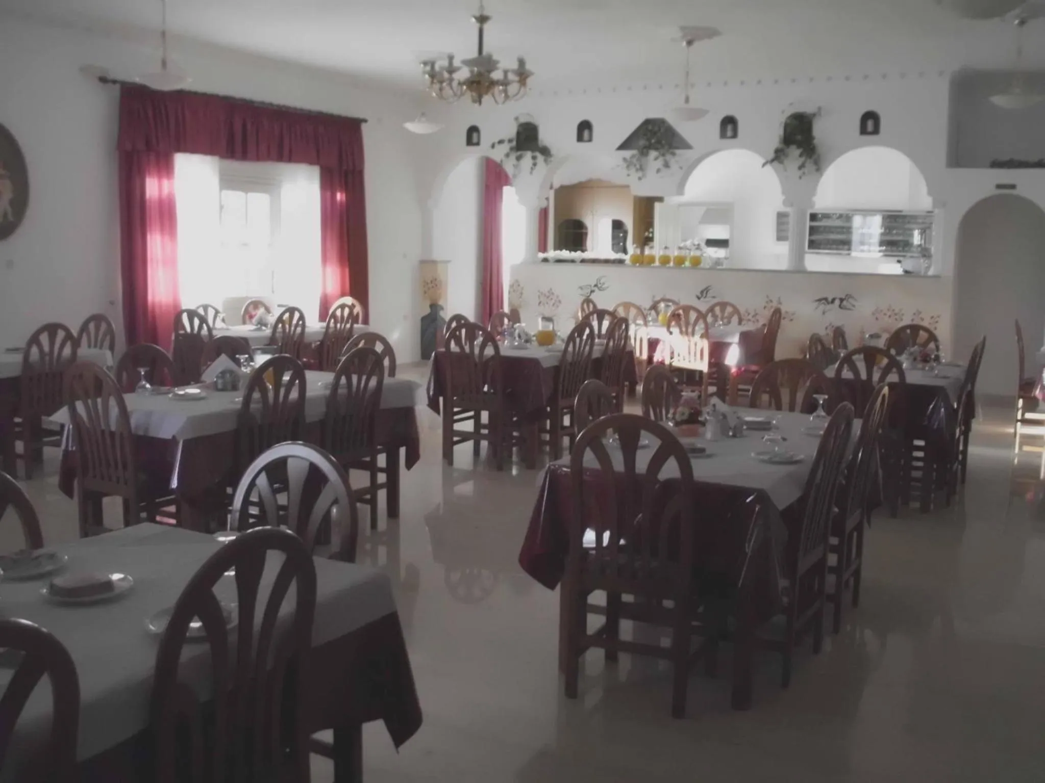 Restaurant/places to eat in Nikos Hotel