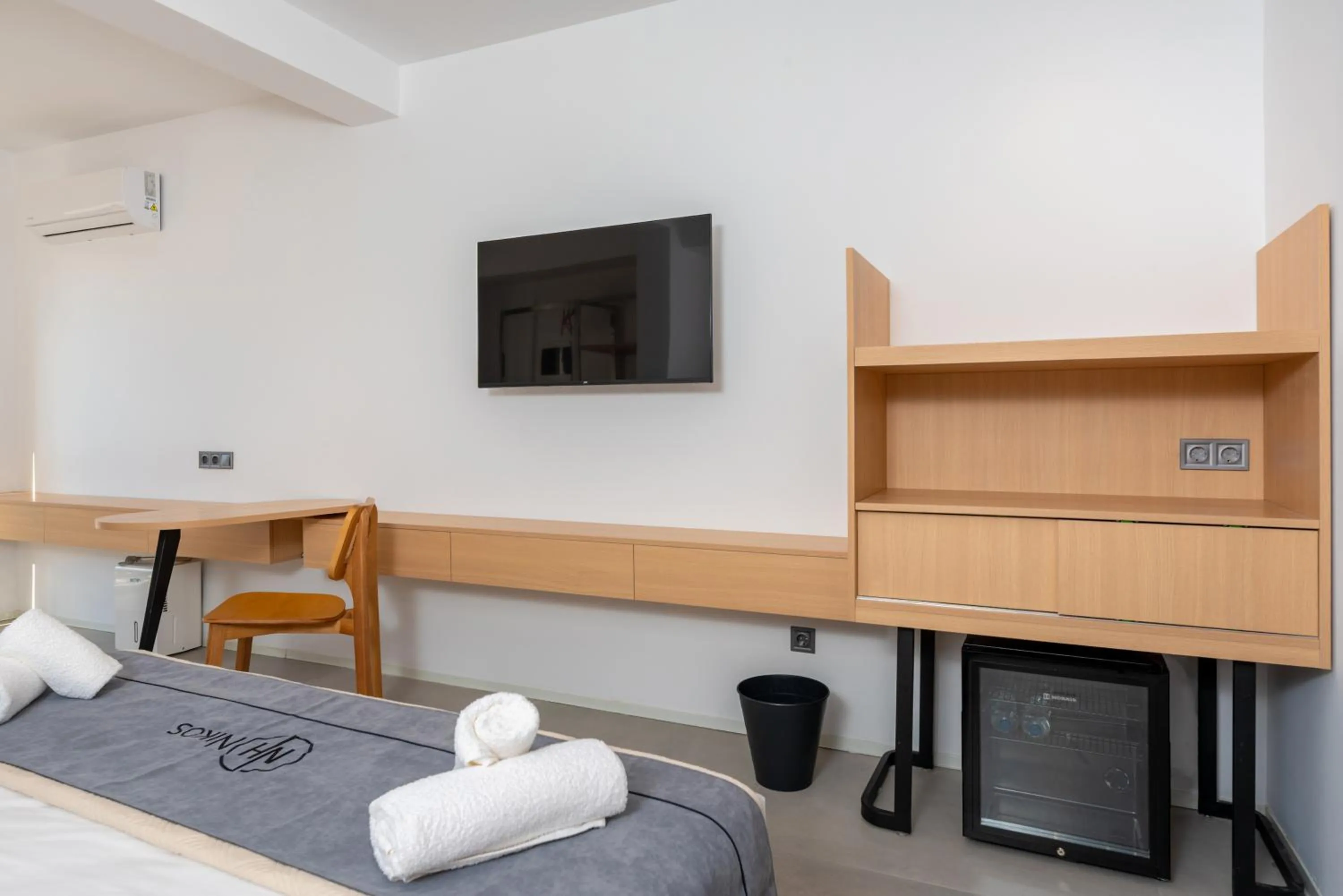 Property logo or sign, Bed in Nikos Hotel