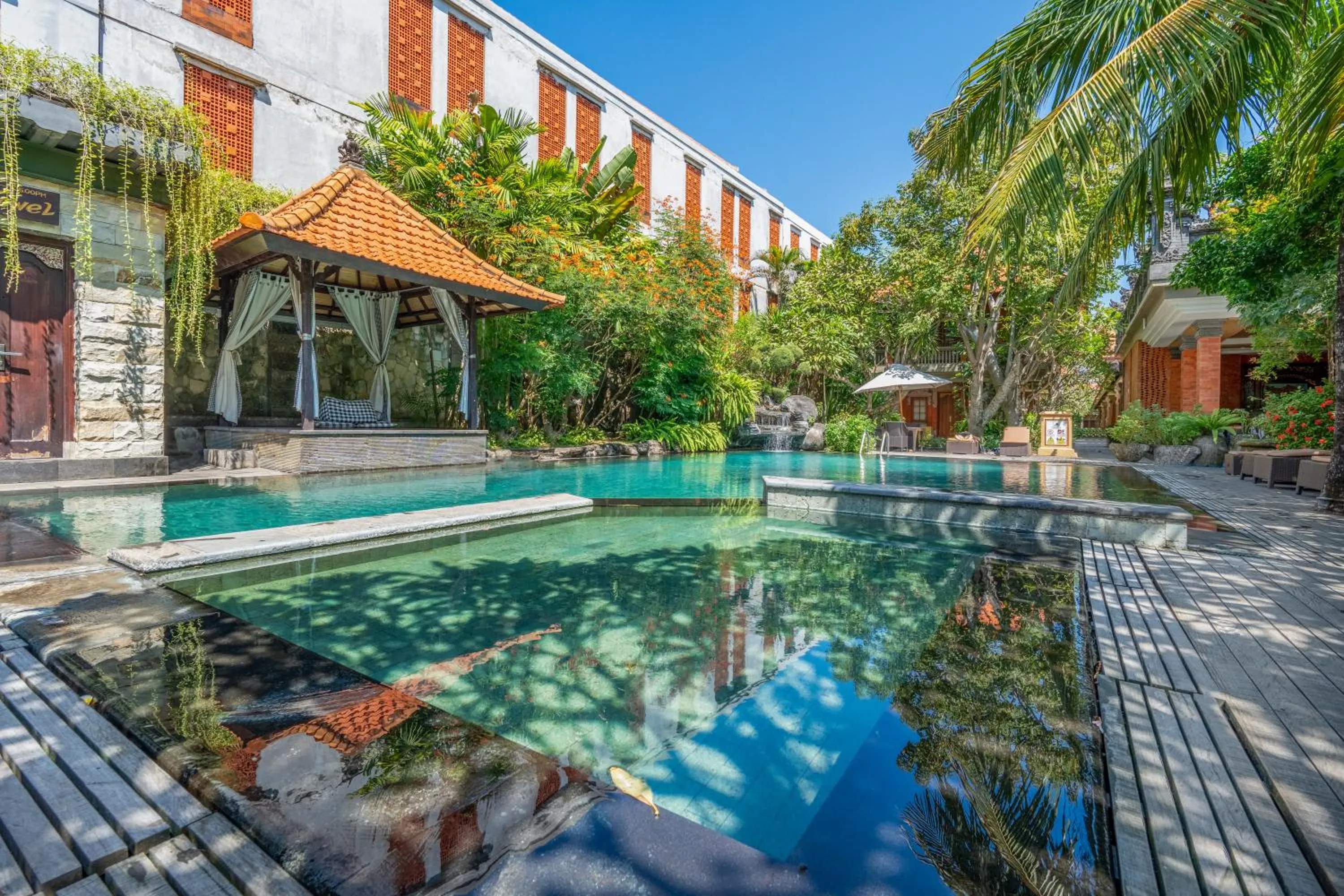 Swimming pool in Adi Dharma Hotel Legian