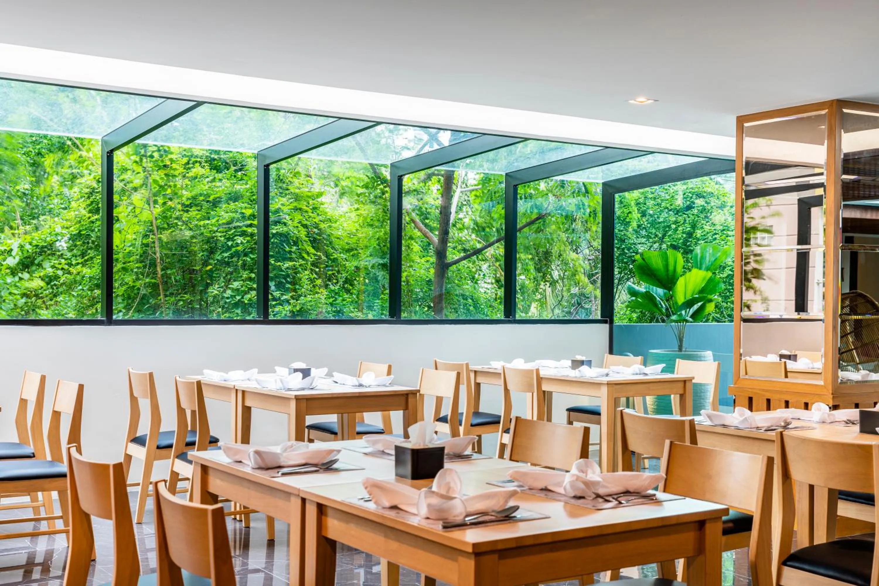 Restaurant/places to eat in The Grand Sala Thai