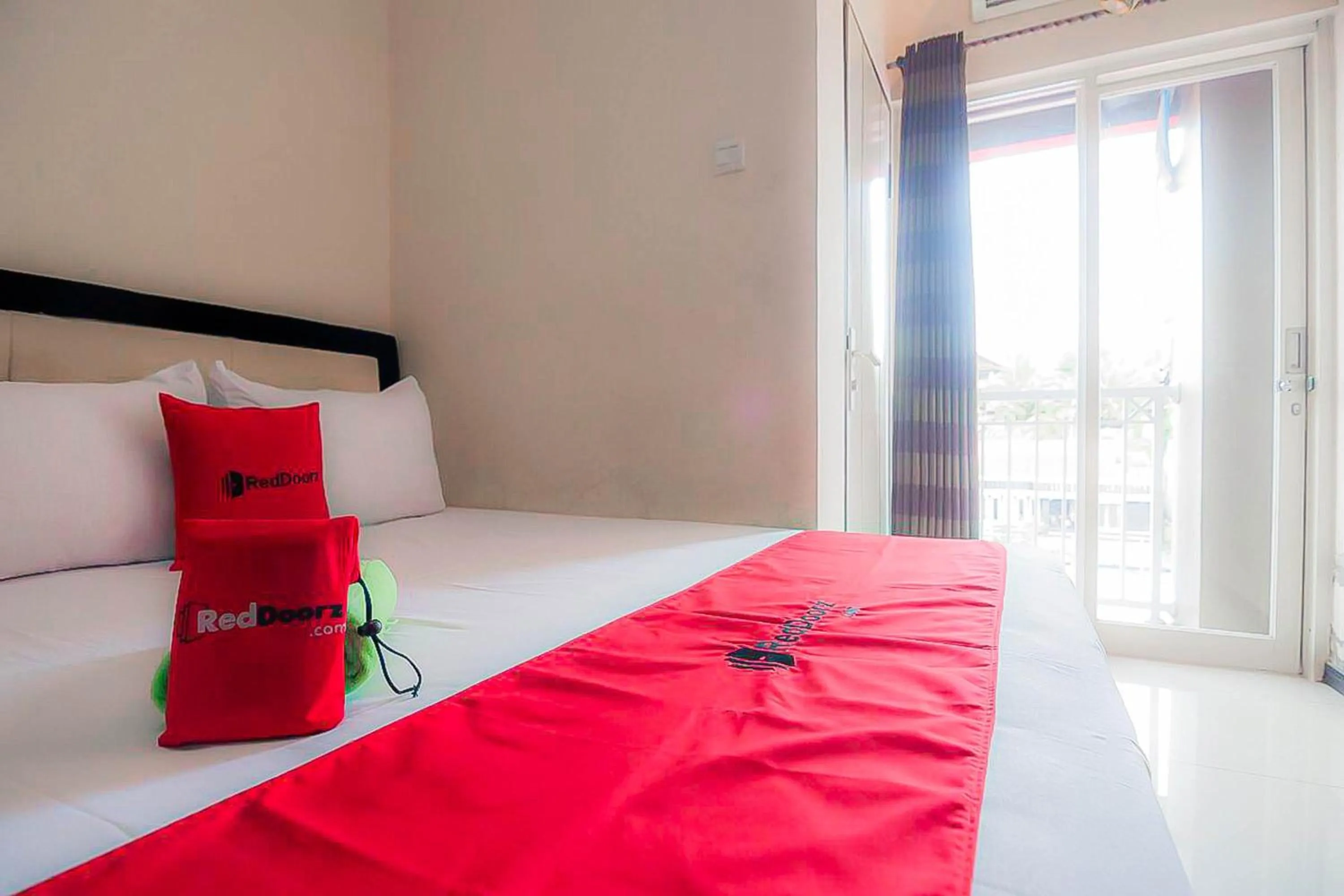 Bedroom, Bed in RedDoorz near E Walk Mall Balikpapan