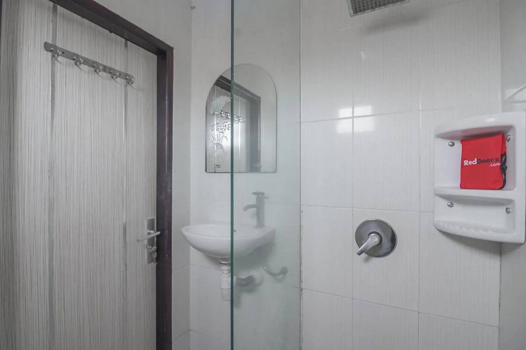 Bathroom in RedDoorz near E Walk Mall Balikpapan