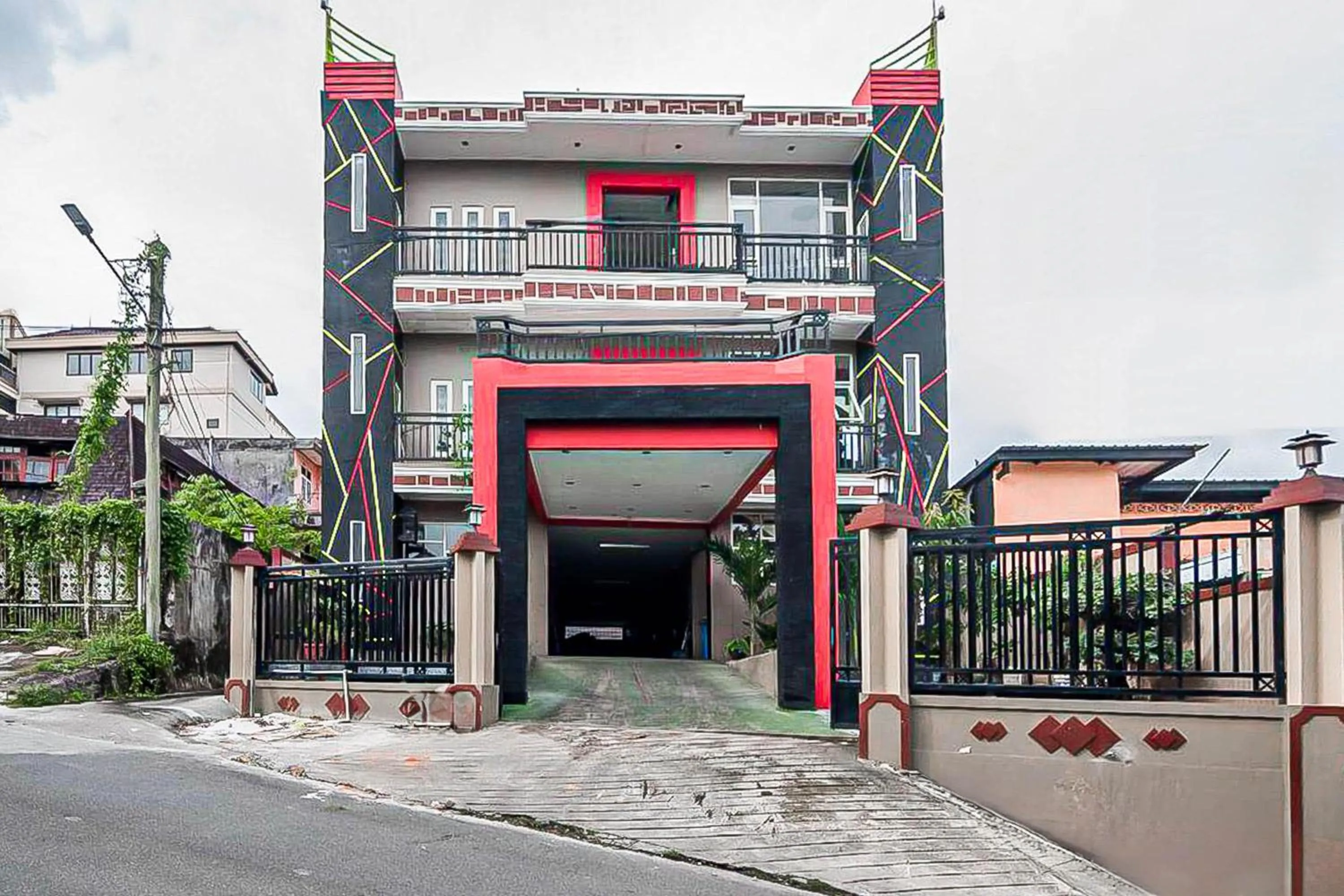 Facade/entrance in RedDoorz near E Walk Mall Balikpapan