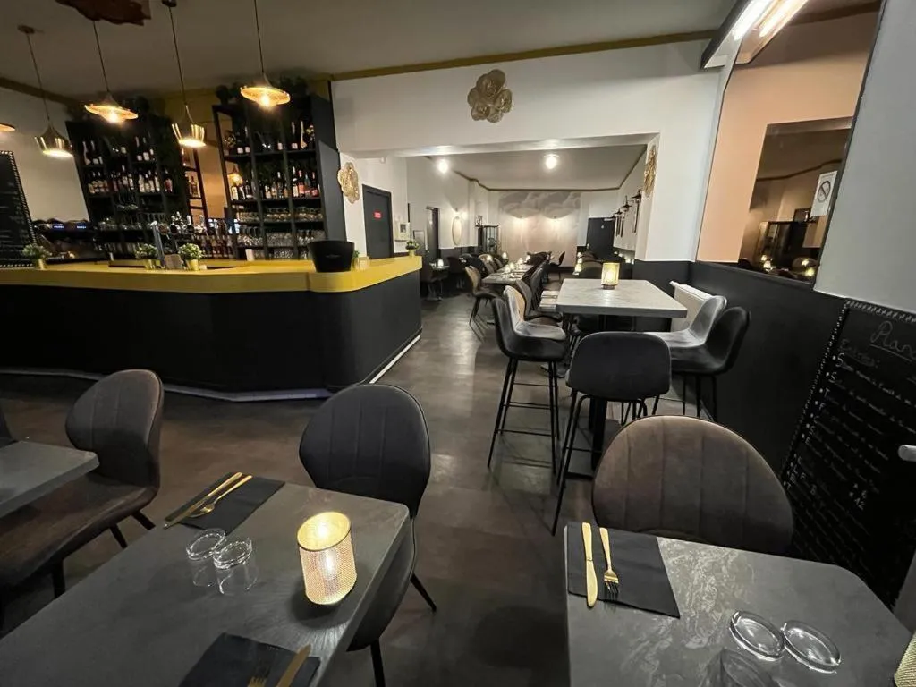 Dining area in Hôtel Le Paris Brest