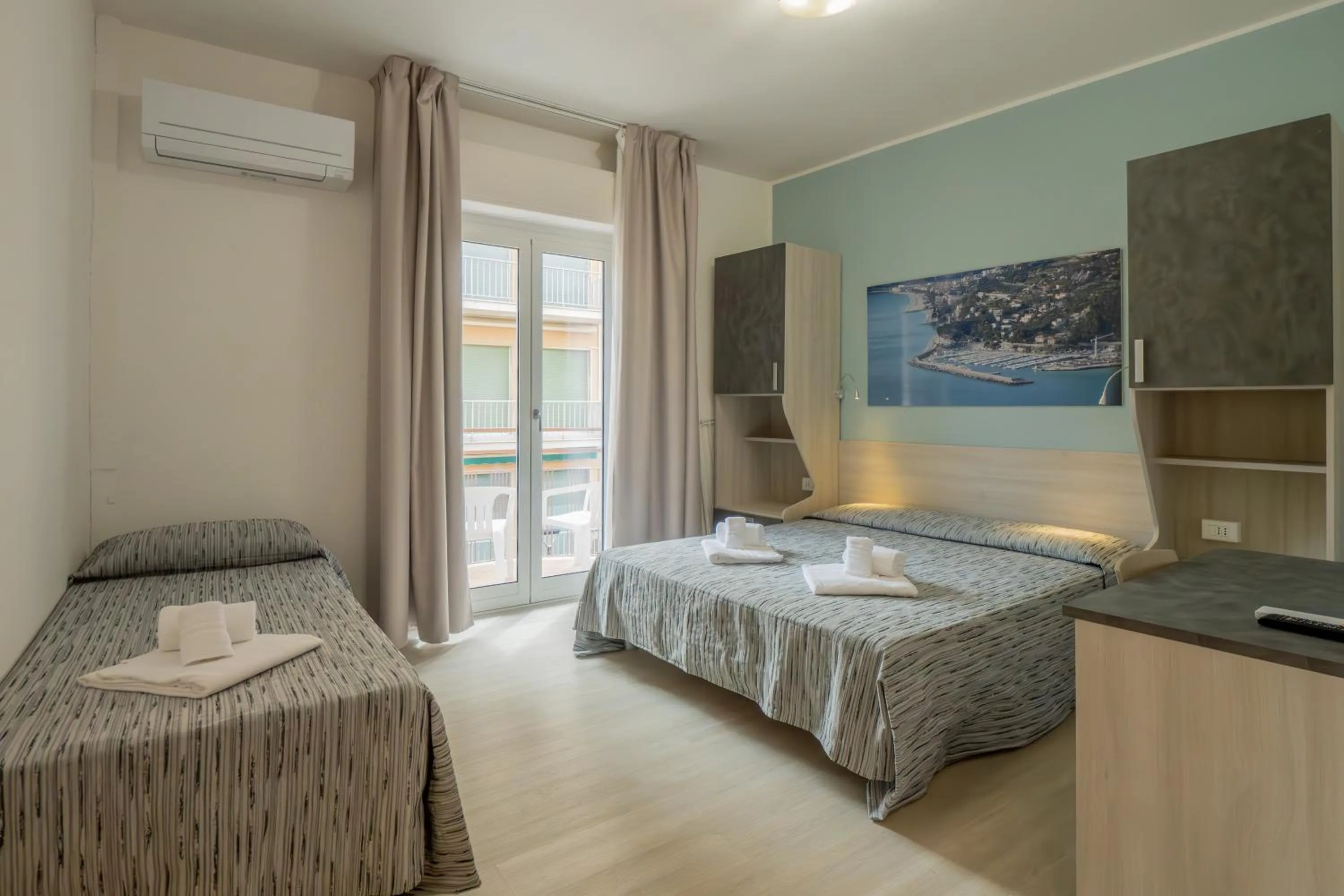 Bedroom, Bed in Hotel La Bussola