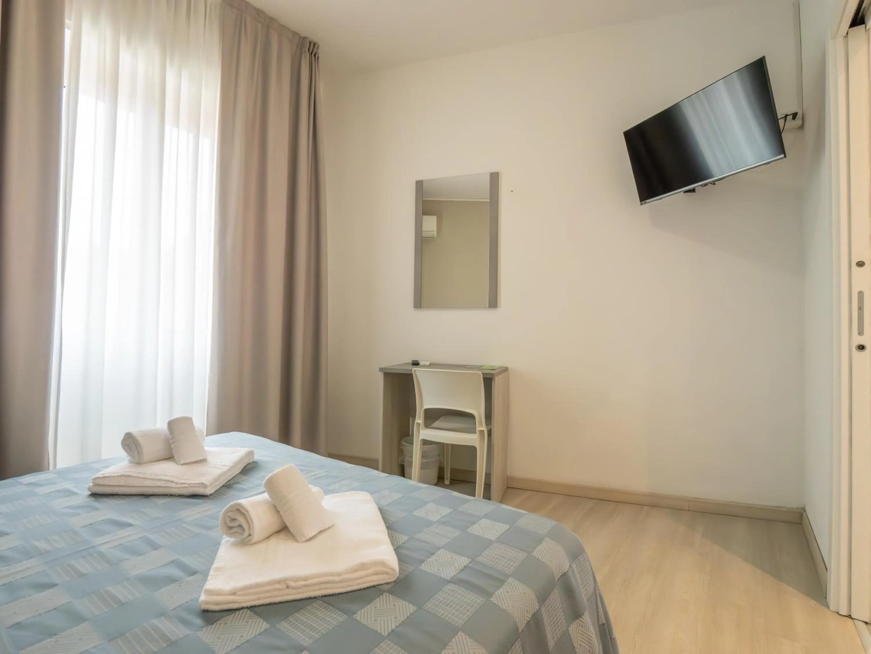 towels, Bed in Hotel La Bussola