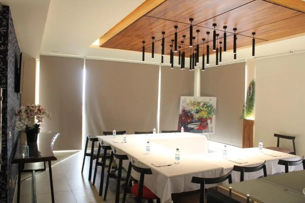 Roots Hotel Apartments Abidjan