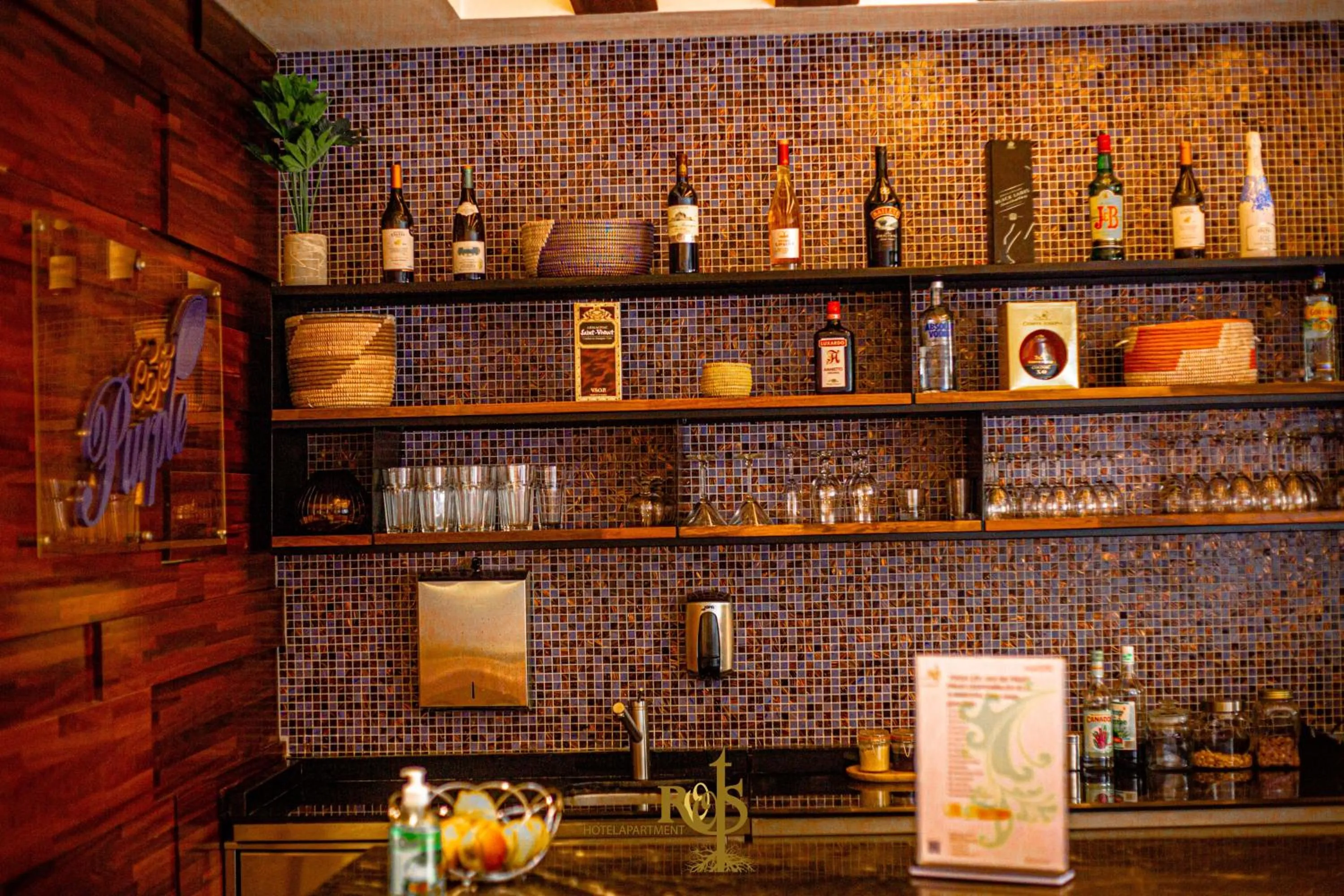 Lounge or bar in Roots Hotel Apartments Abidjan