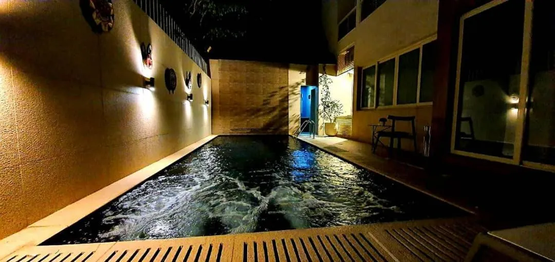 Swimming pool in Roots Hotel Apartments Abidjan
