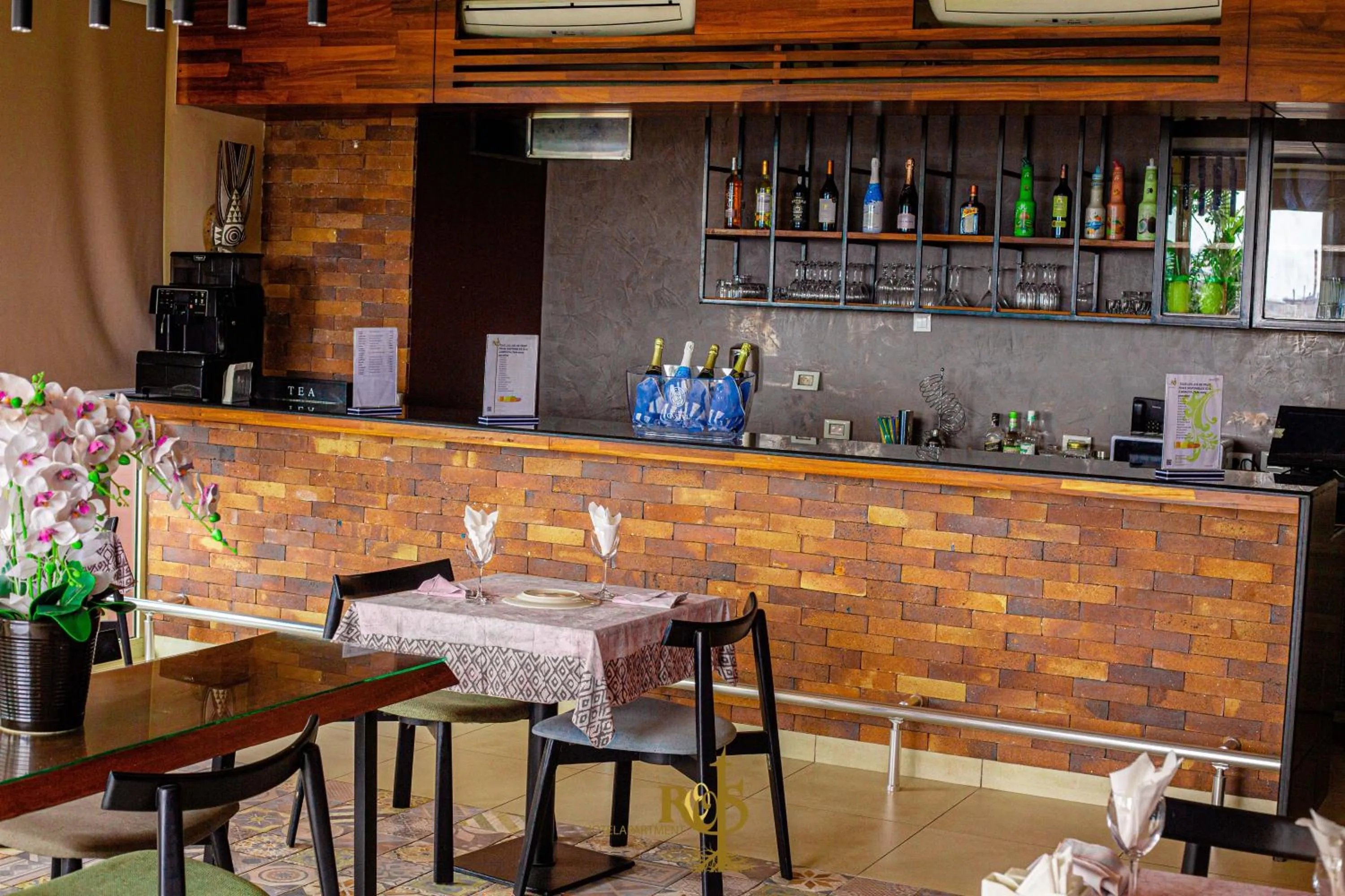 Roots Hotel Apartments Abidjan