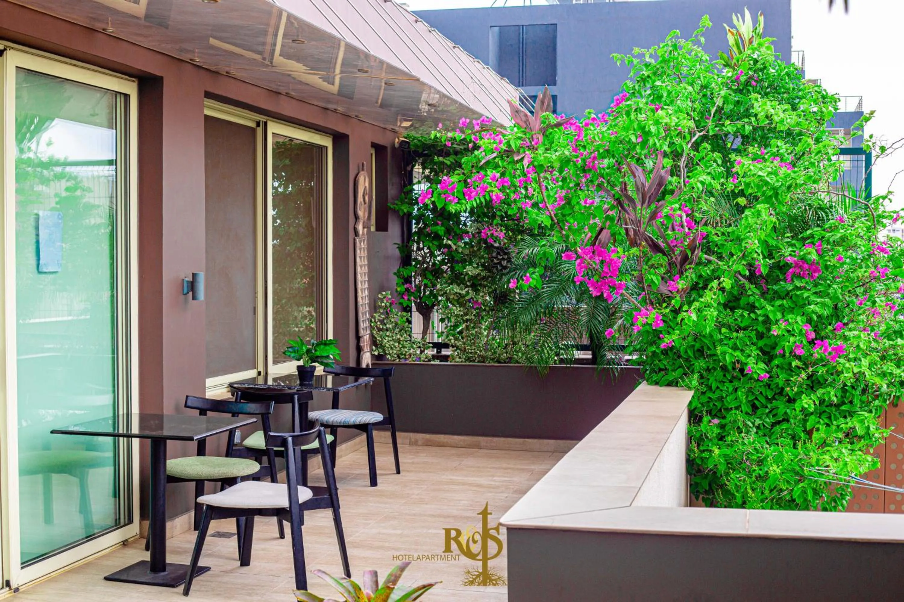 Roots Hotel Apartments Abidjan