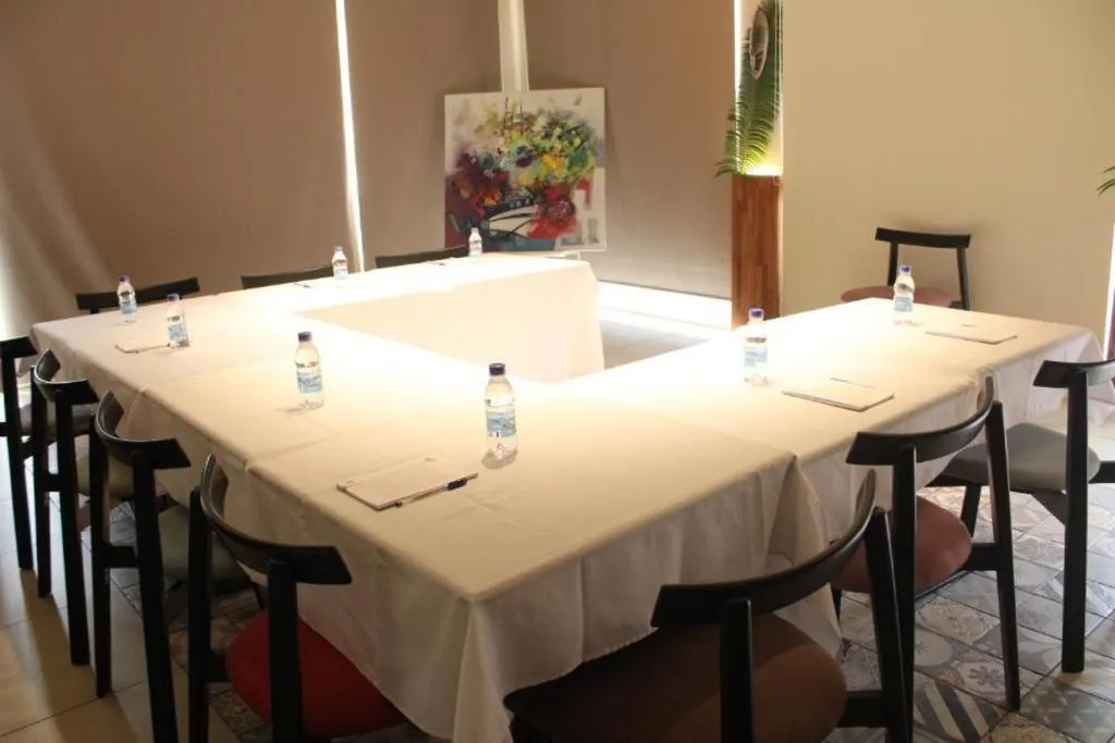 Meeting/conference room in Roots Hotel Apartments Abidjan