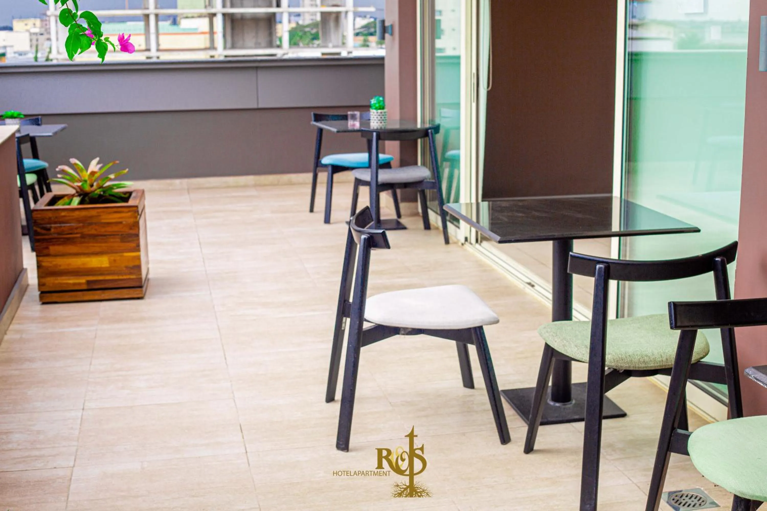 Roots Hotel Apartments Abidjan