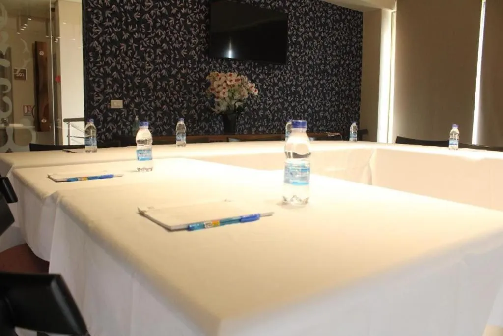 Roots Hotel Apartments Abidjan