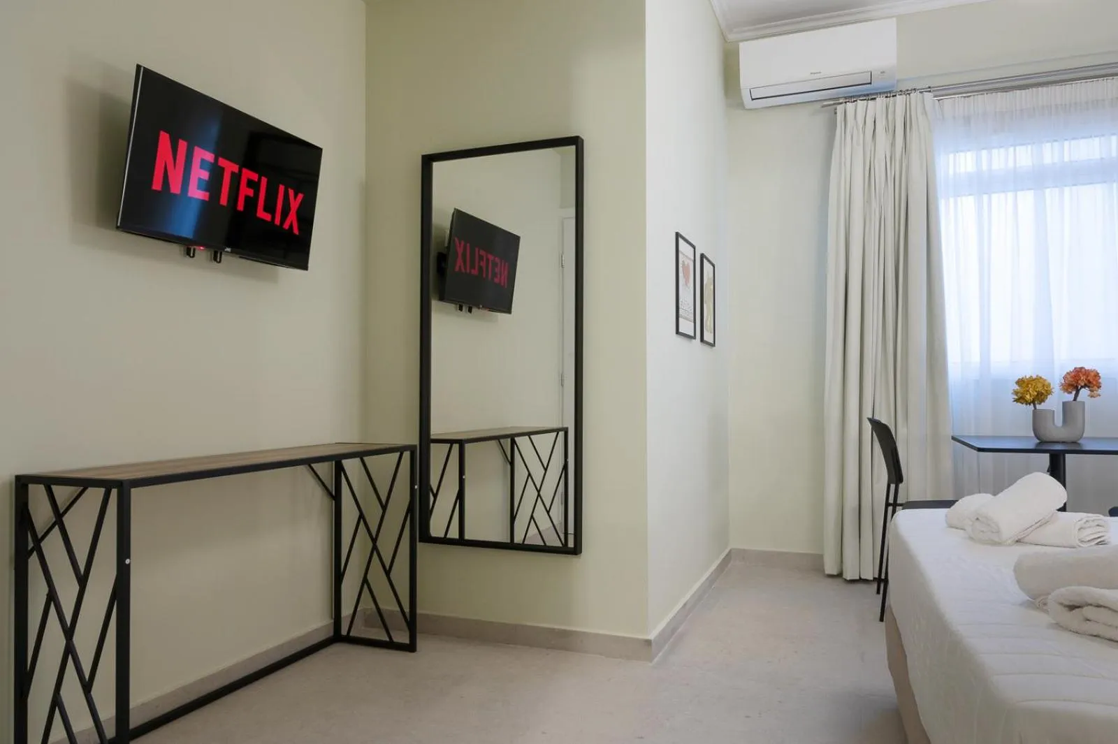 Bed in ATHENS STORIES