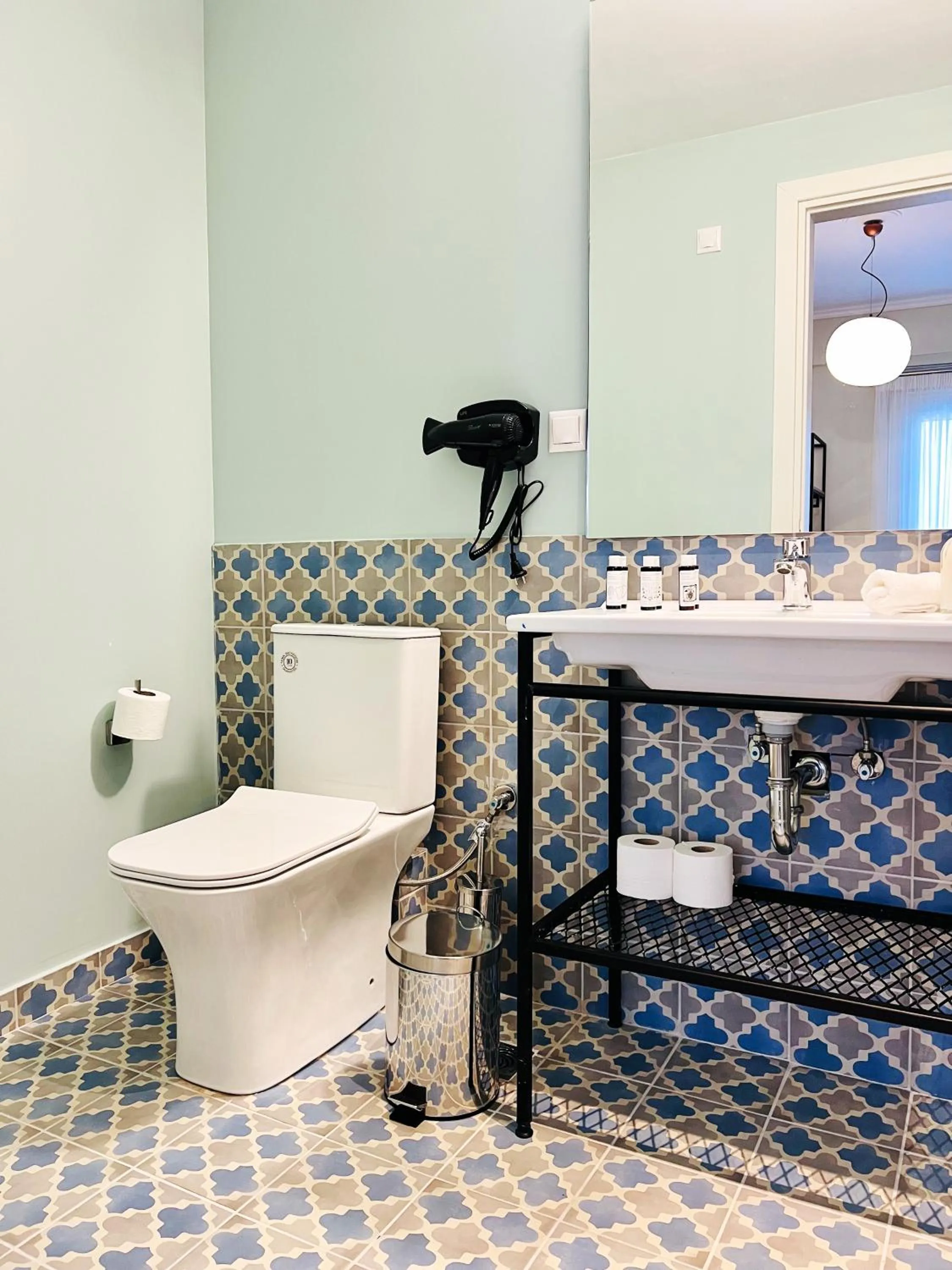 Toilet in ATHENS STORIES