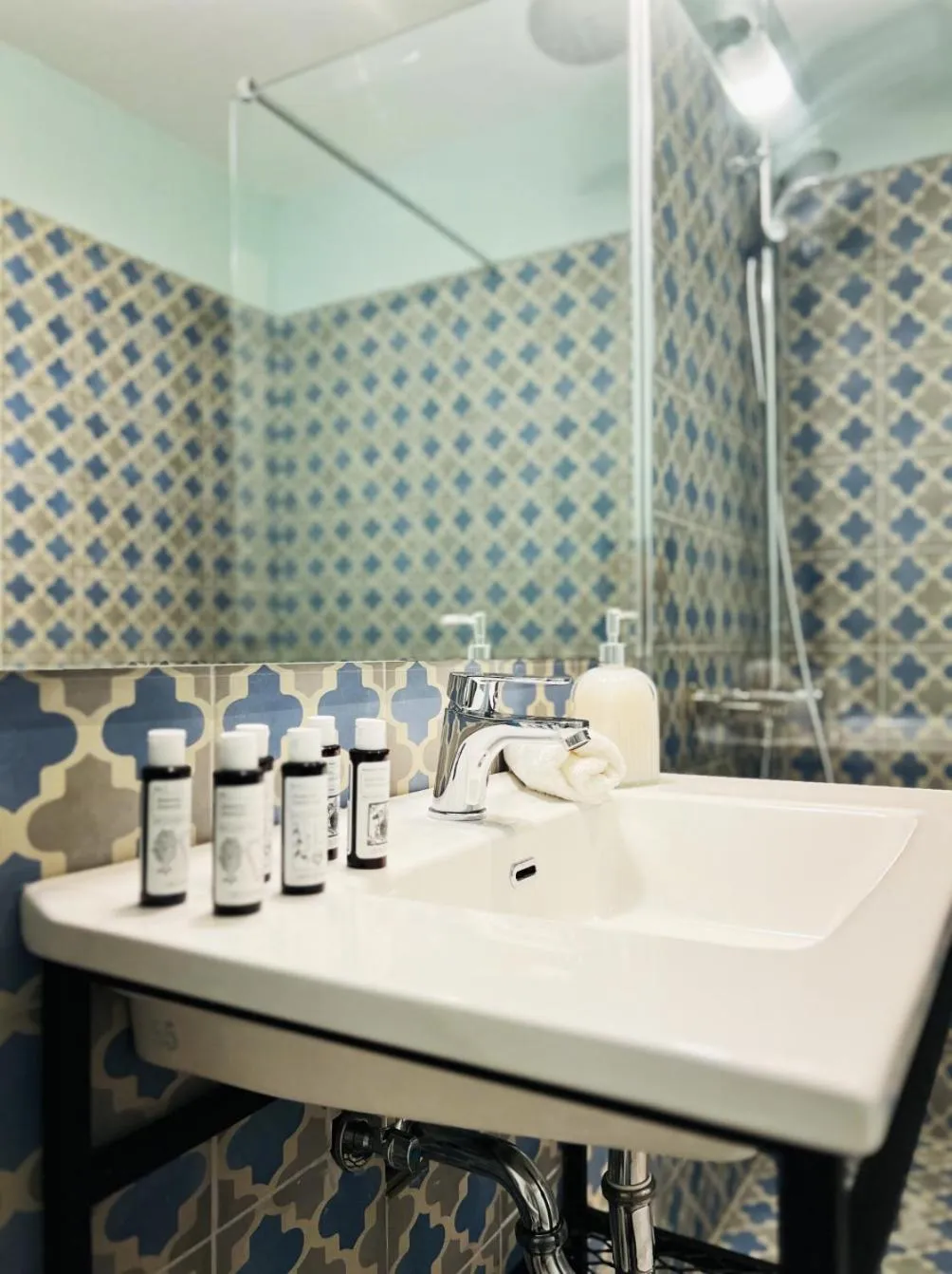 Shower in ATHENS STORIES