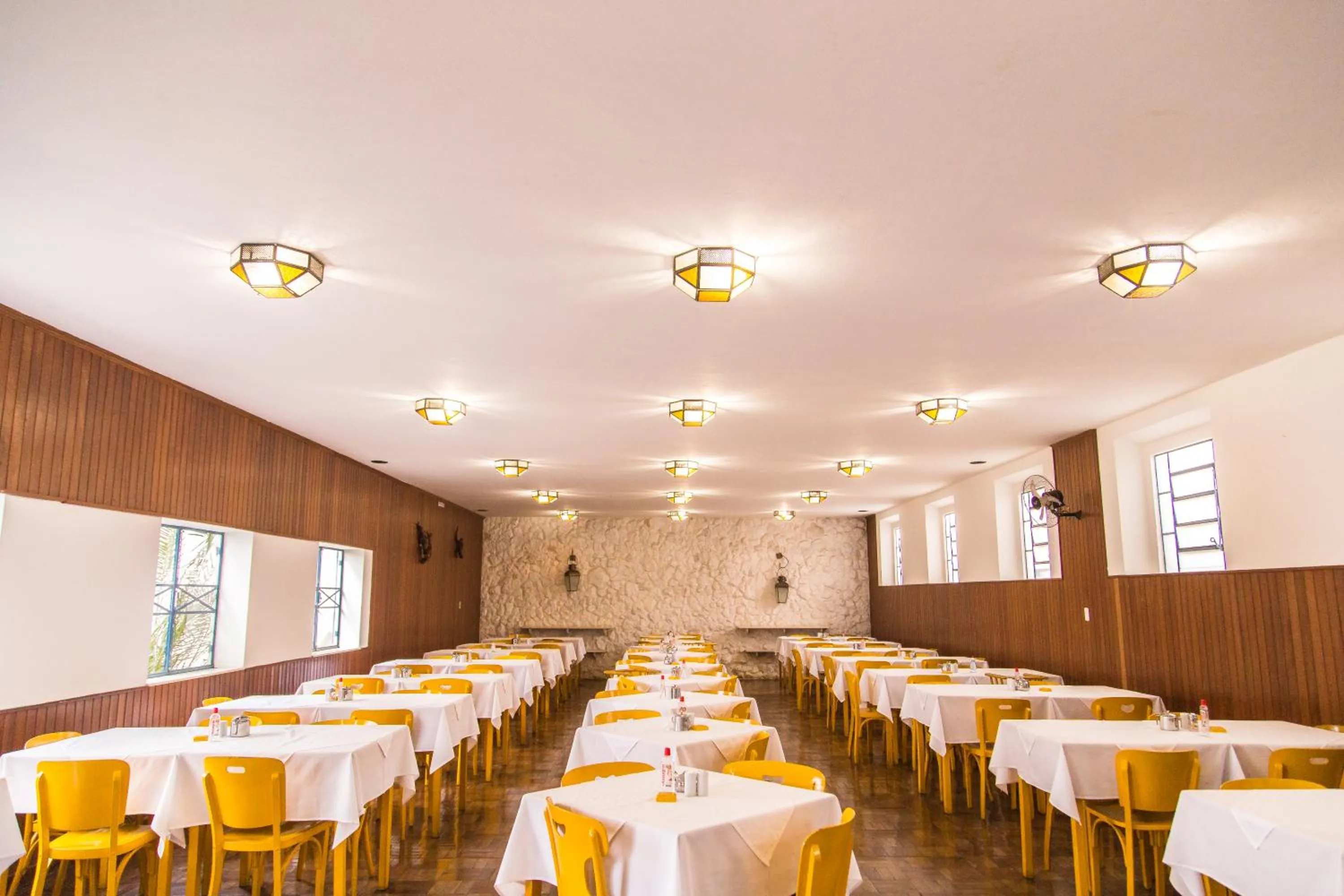 Restaurant/places to eat in Hotel Londres