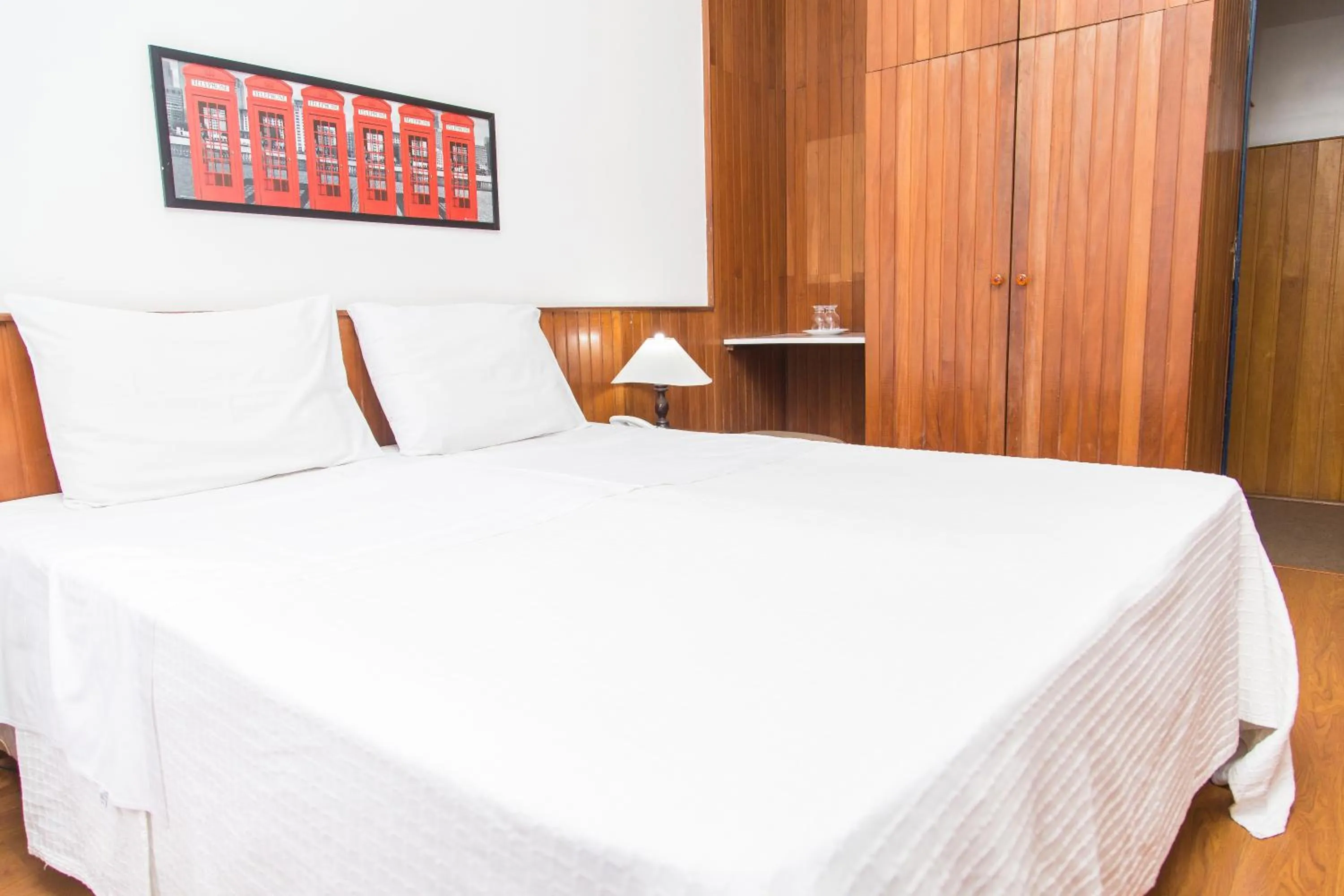 Photo of the whole room, Bed in Hotel Londres