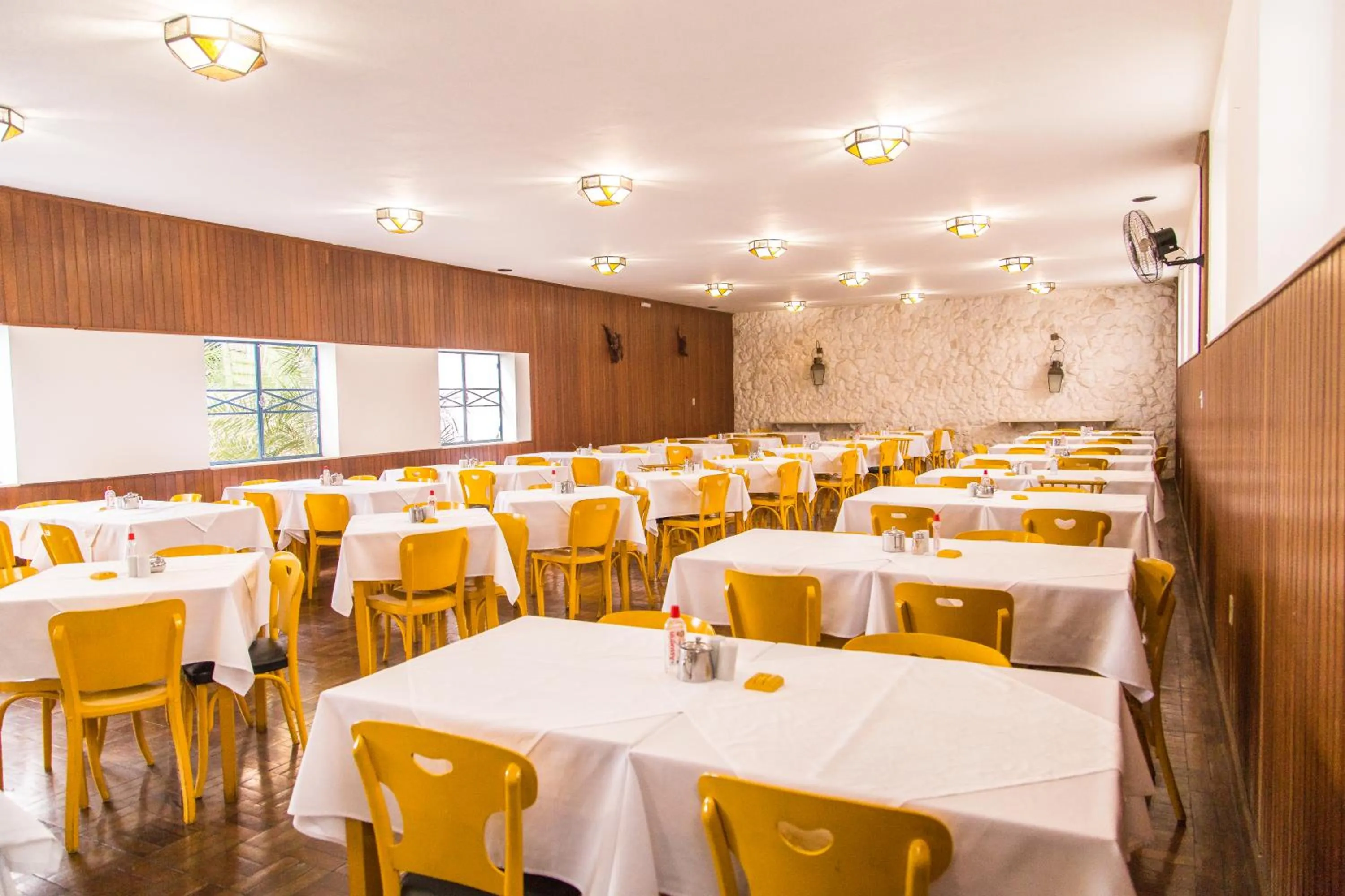 Restaurant/places to eat in Hotel Londres