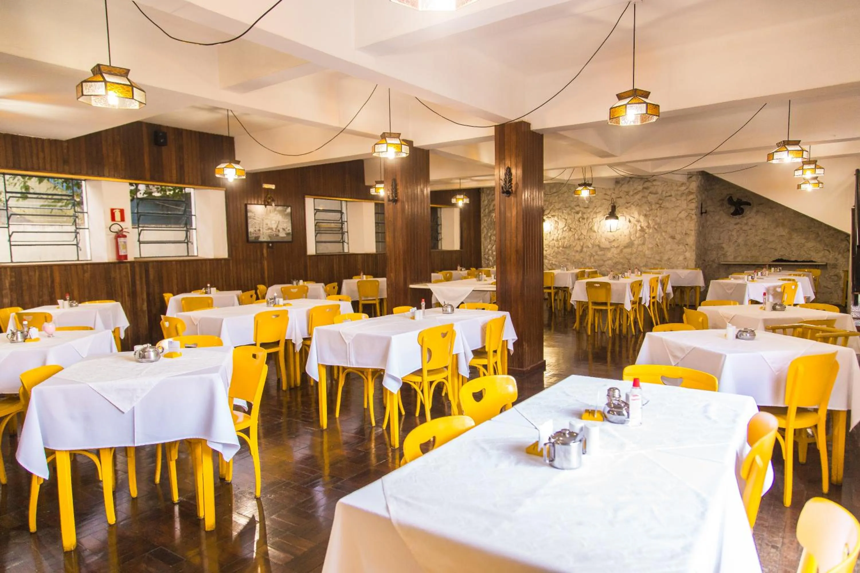 Restaurant/places to eat in Hotel Londres