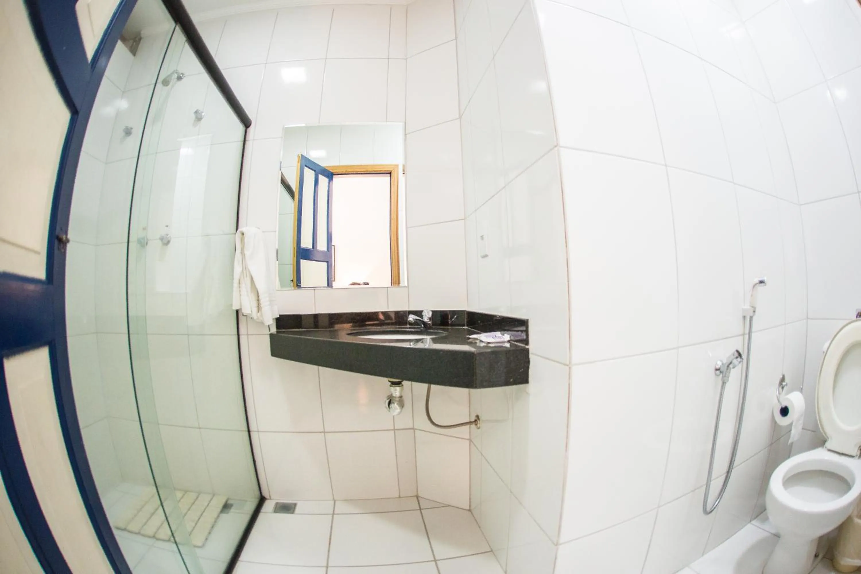 Bathroom in Hotel Londres