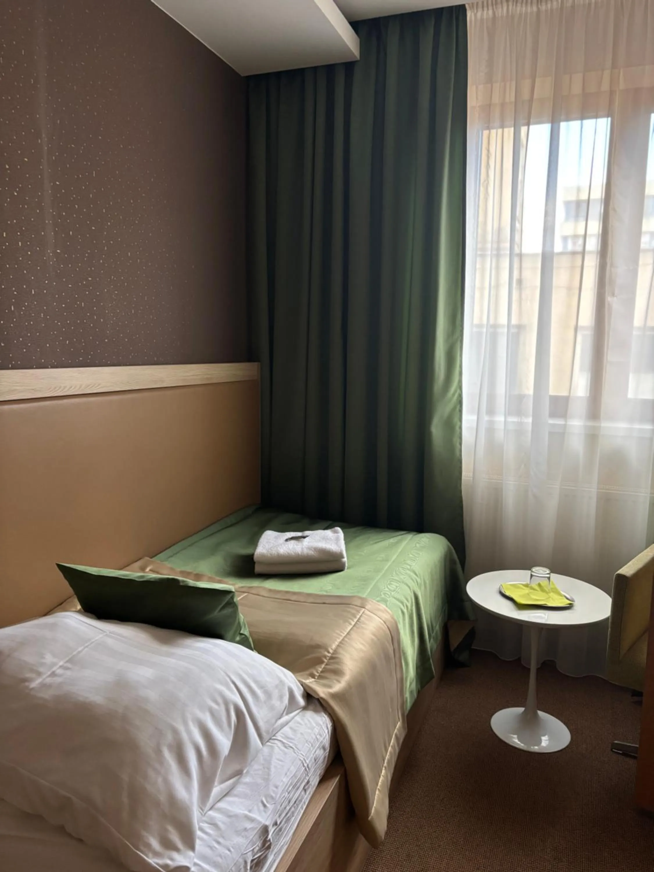 Photo of the whole room, Bed in Hotel Stardust