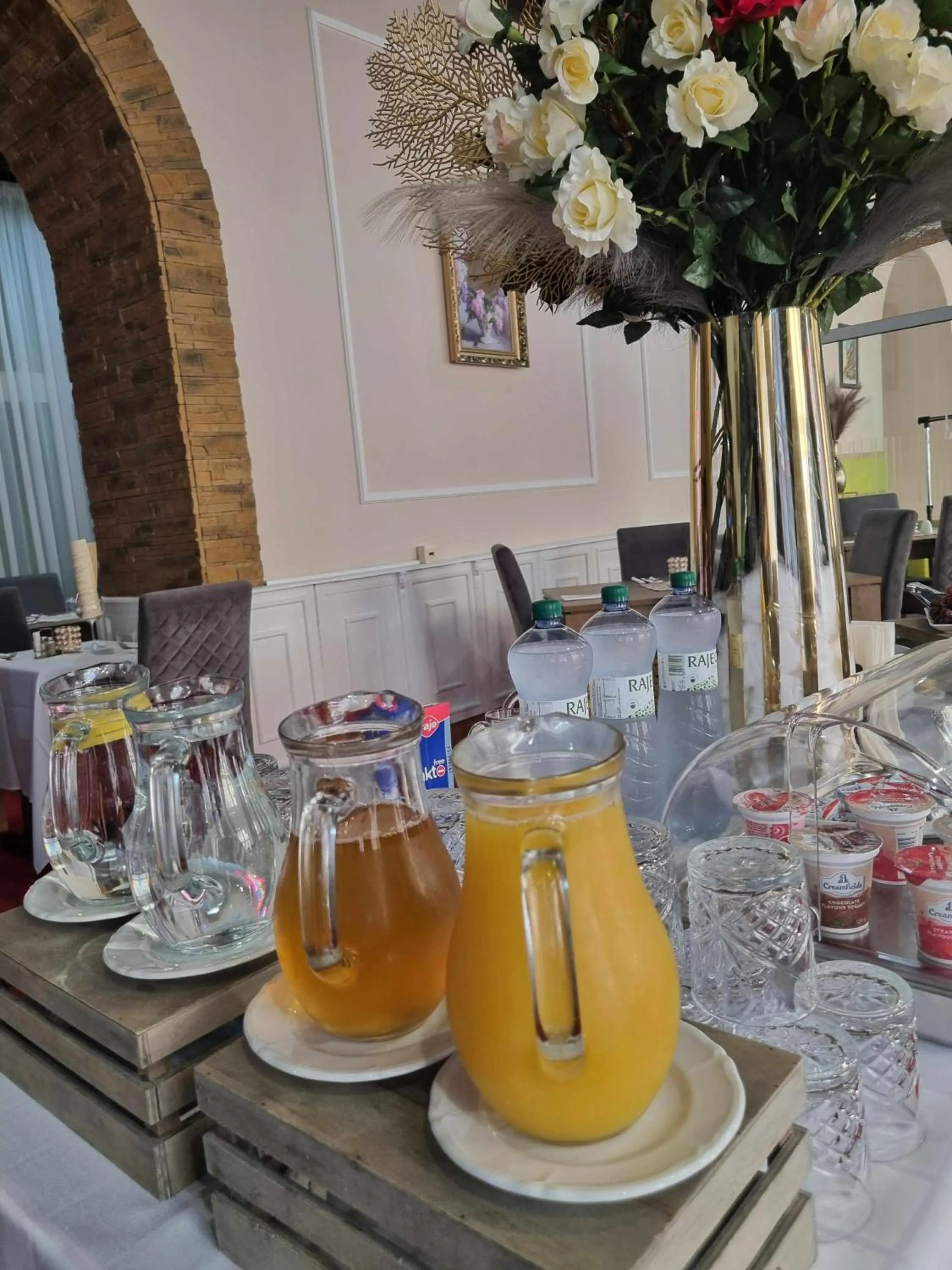 Restaurant/places to eat in Hotel Stardust