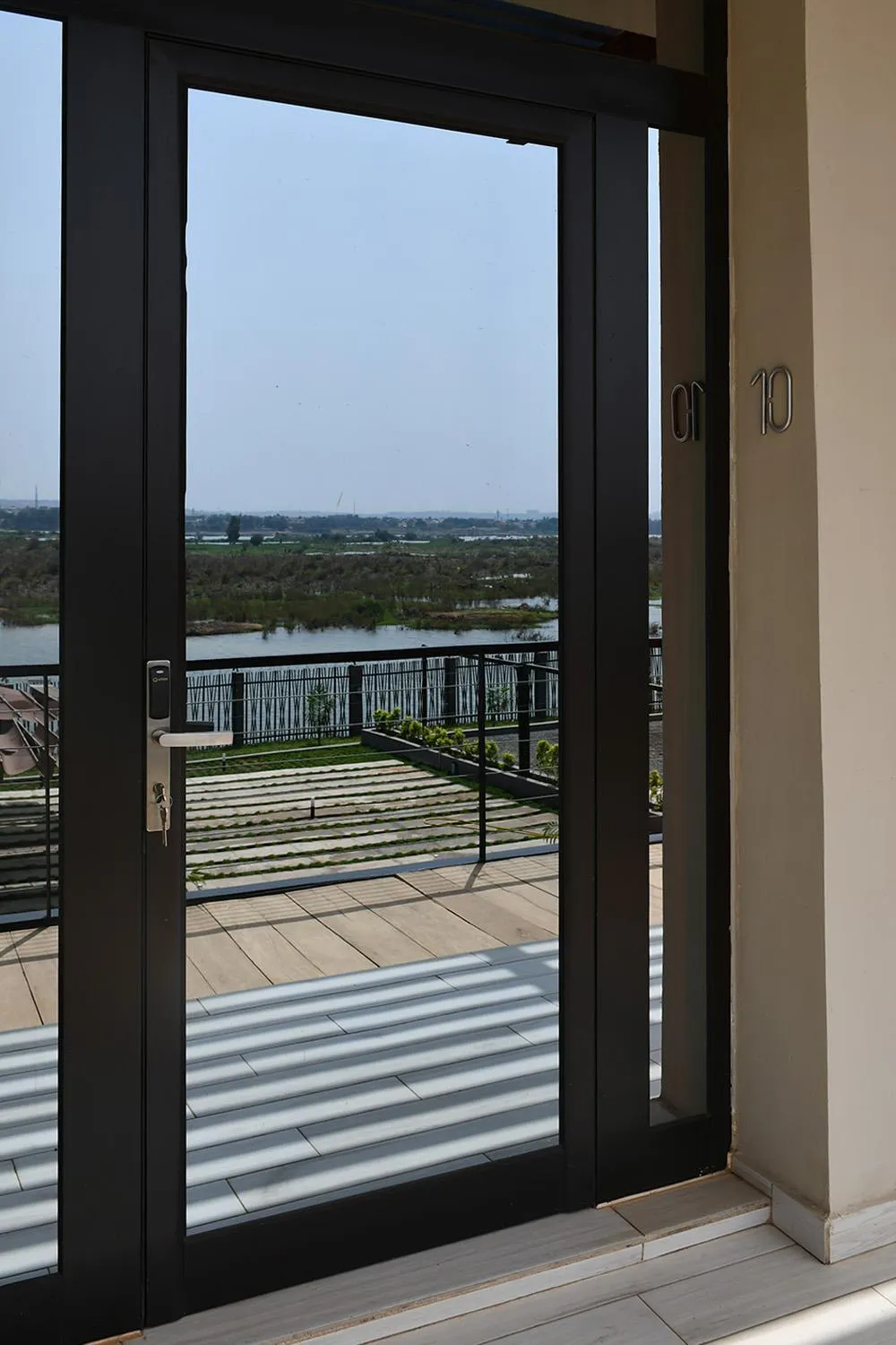 Facade/entrance in Au bord de l'eau