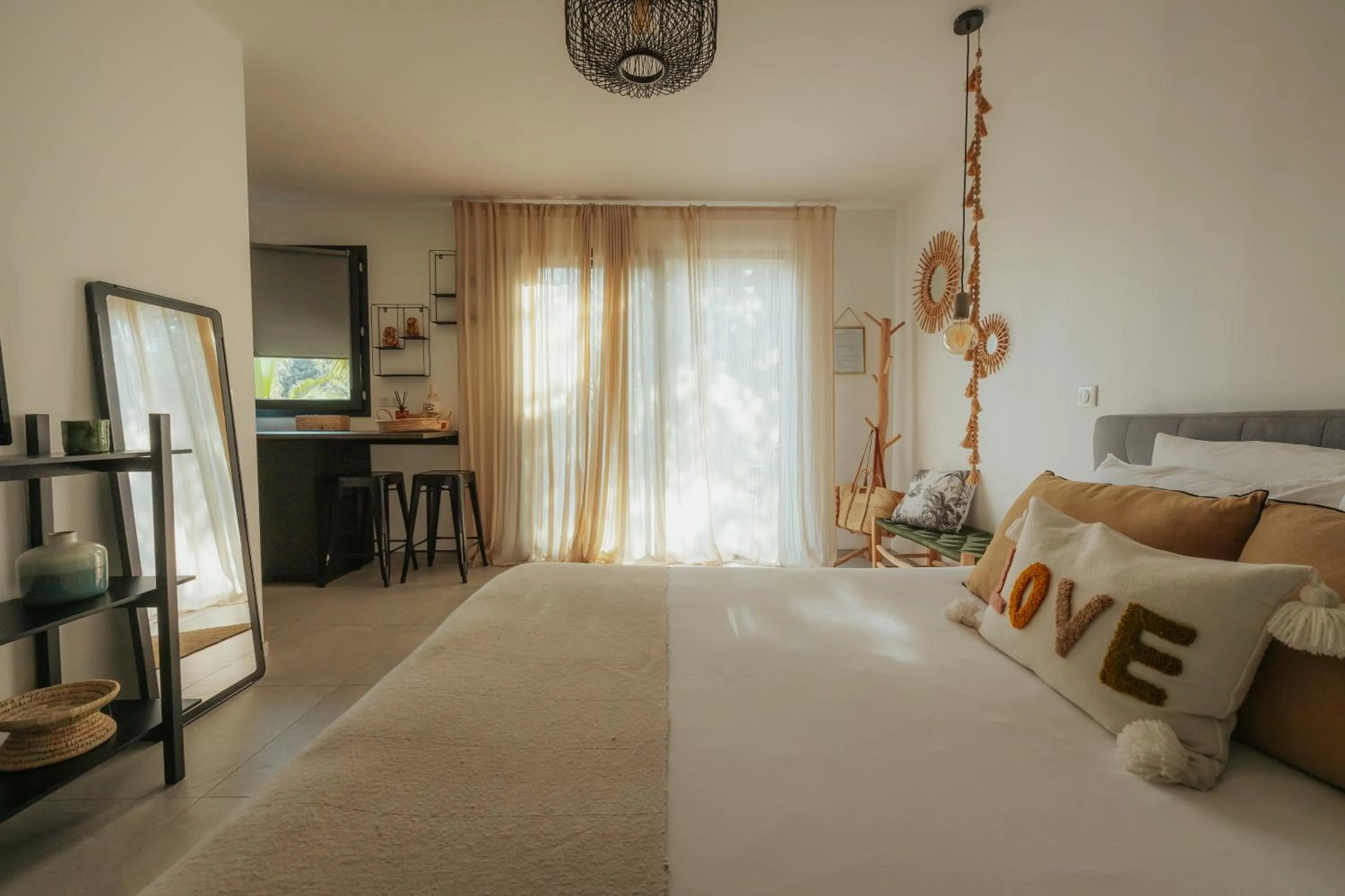 Photo of the whole room, Bed in L'Oasis Vendargues