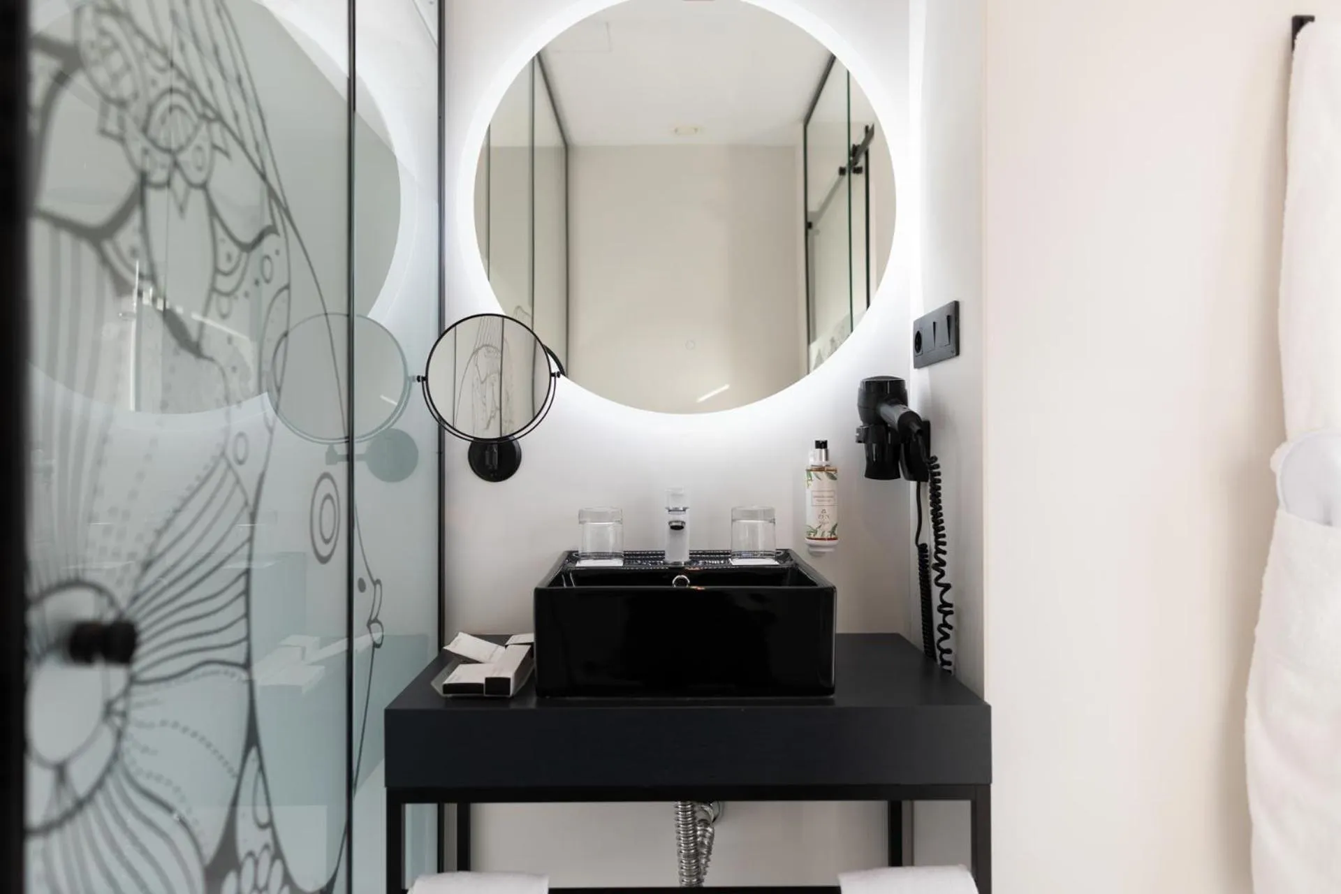 Bathroom in Hotel Puerto de la Luz