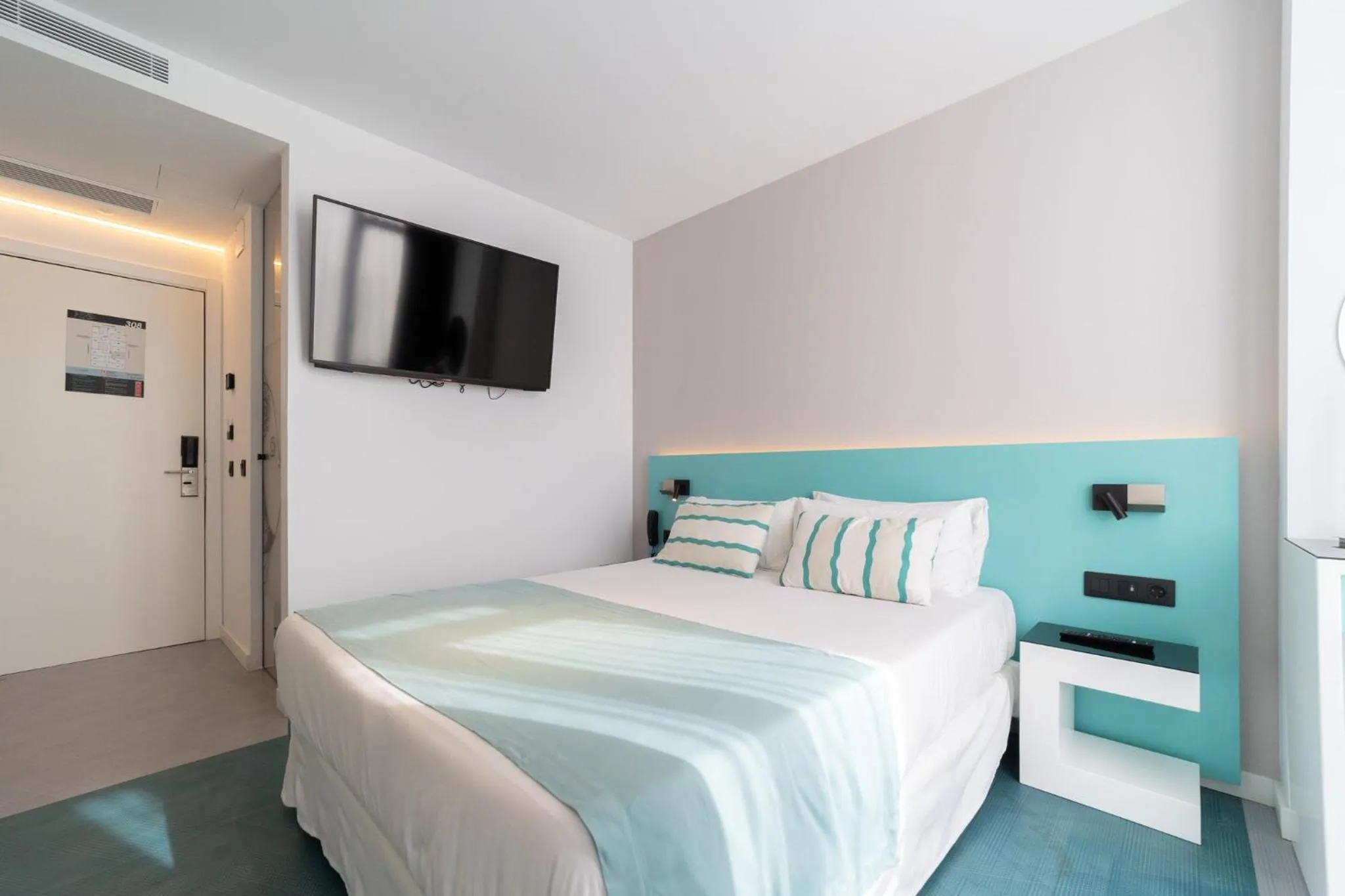 Photo of the whole room in Hotel Puerto de la Luz