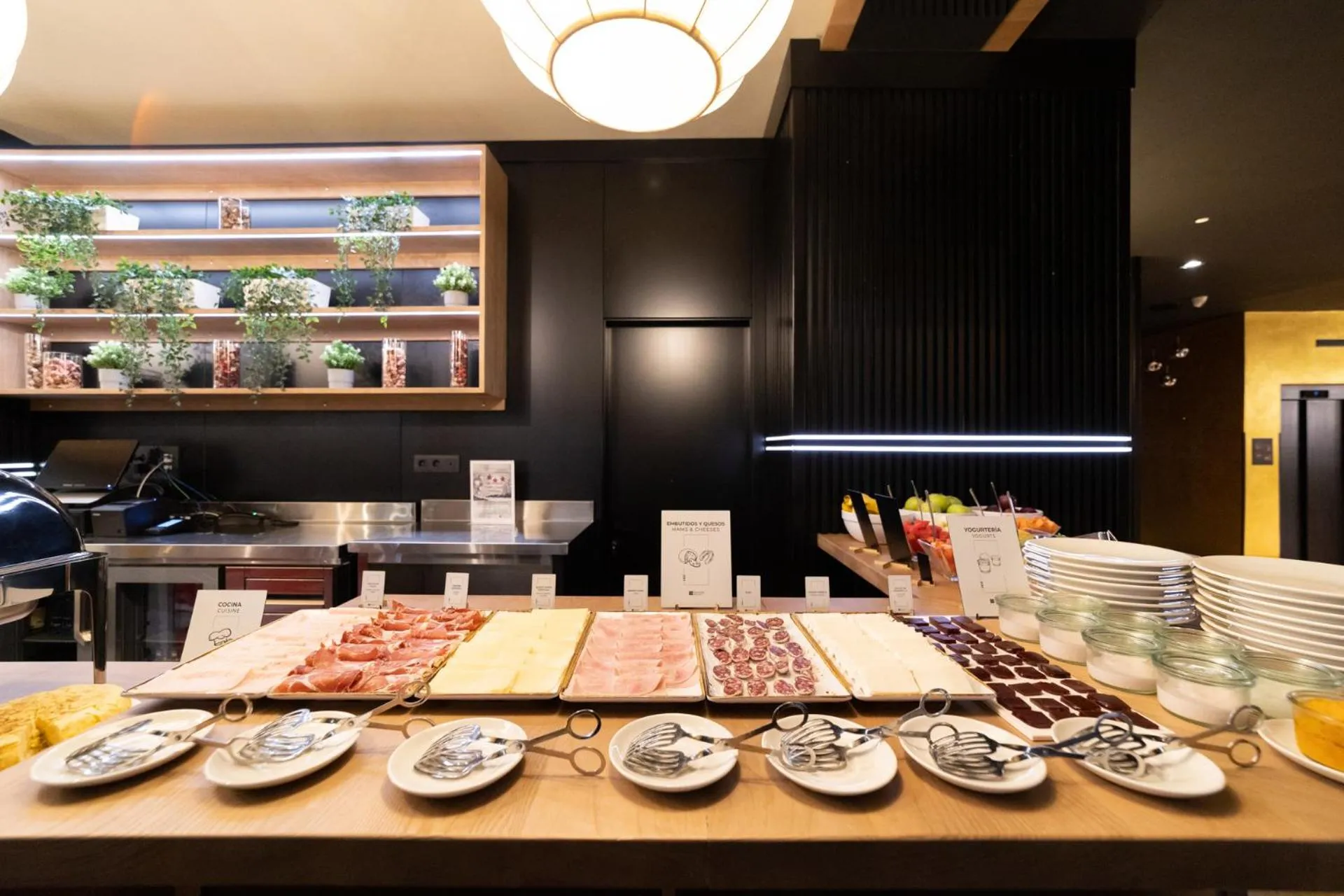 Buffet breakfast in Hotel Puerto de la Luz